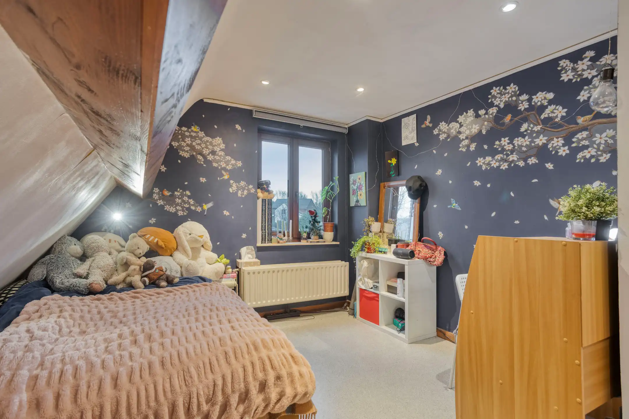 Rustig gelegen woning met drie slaapkamers, bureau en garage foto 9