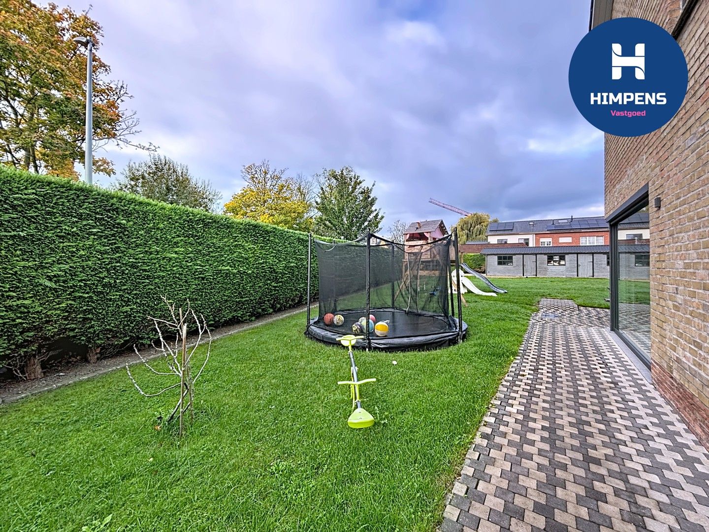 Te koop: ruime gezinswoning met prachtige zongerichte tuin in Veurne foto 7