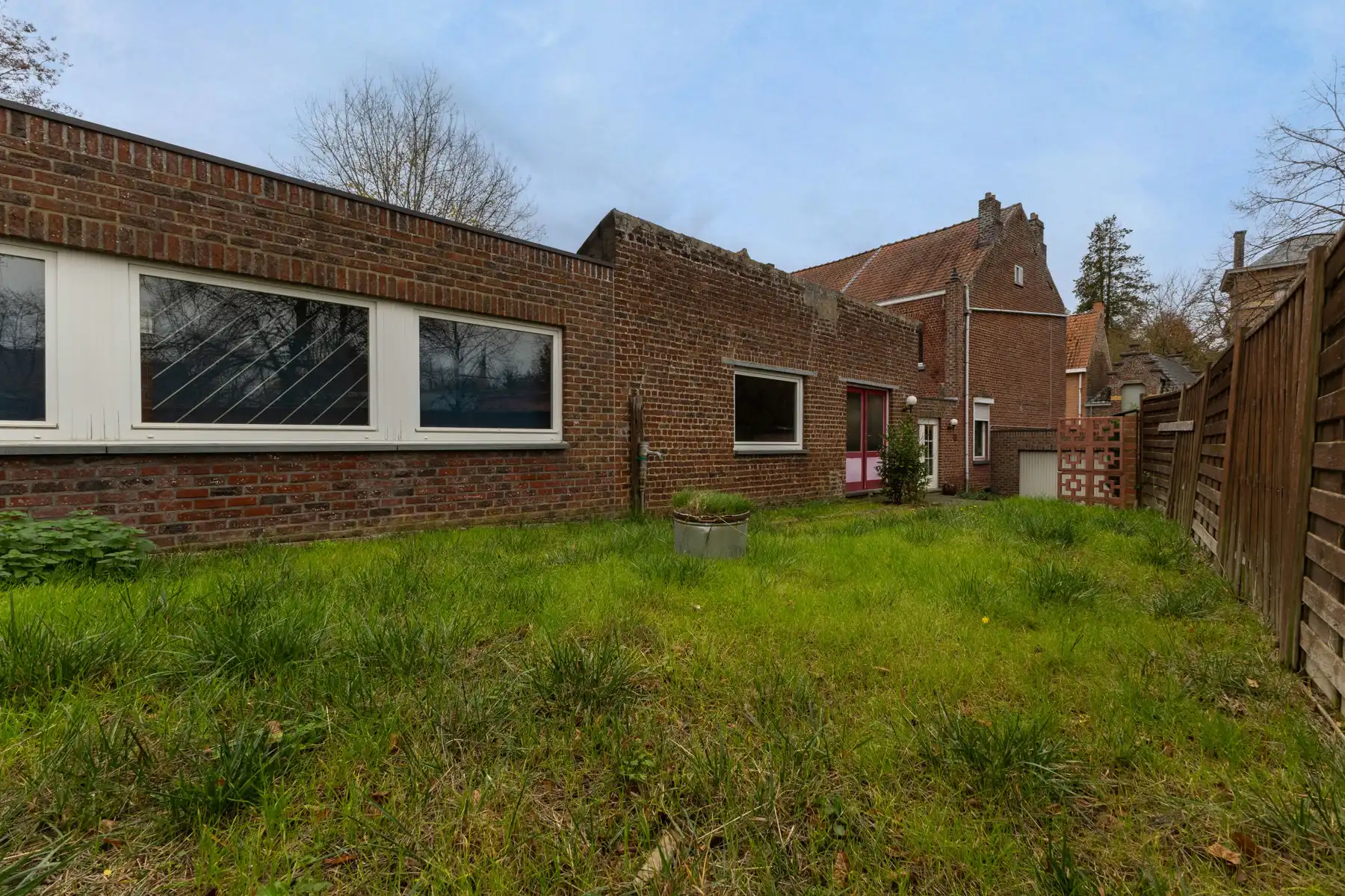 Te renoveren woning met 3 slaapkamers en garage foto 19