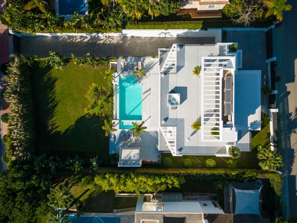 Eigentijdse villa in het bevoorrechte Nueva Andalucia foto 32