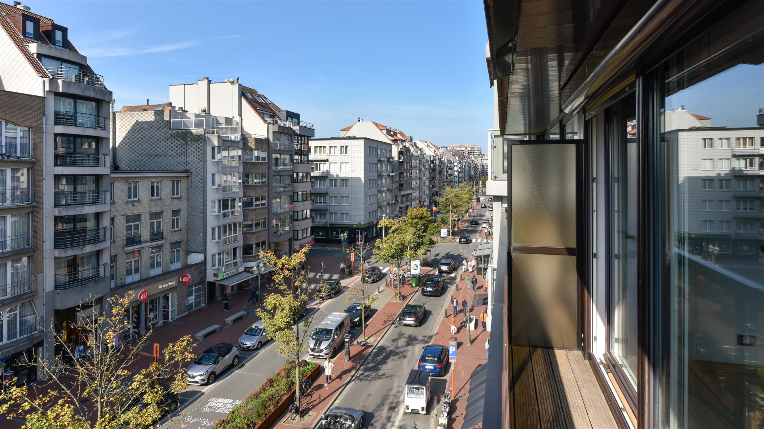 Instapklare studio met westgericht terras te centrum Knokke foto 6