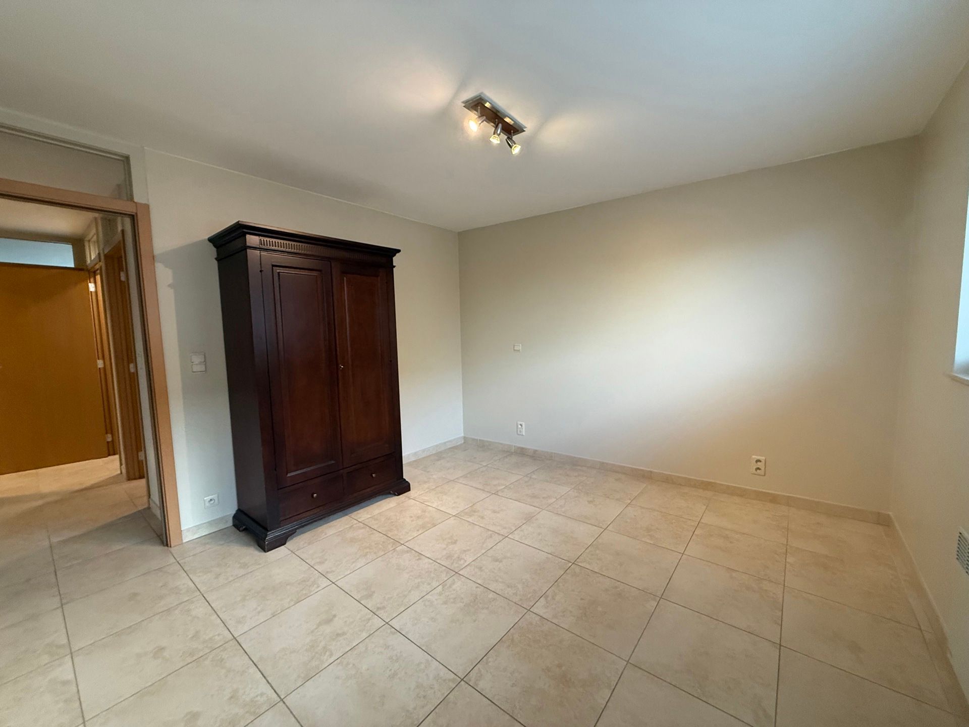 SERSKAMP - Ruim, recent appartement zicht op groen. foto 11