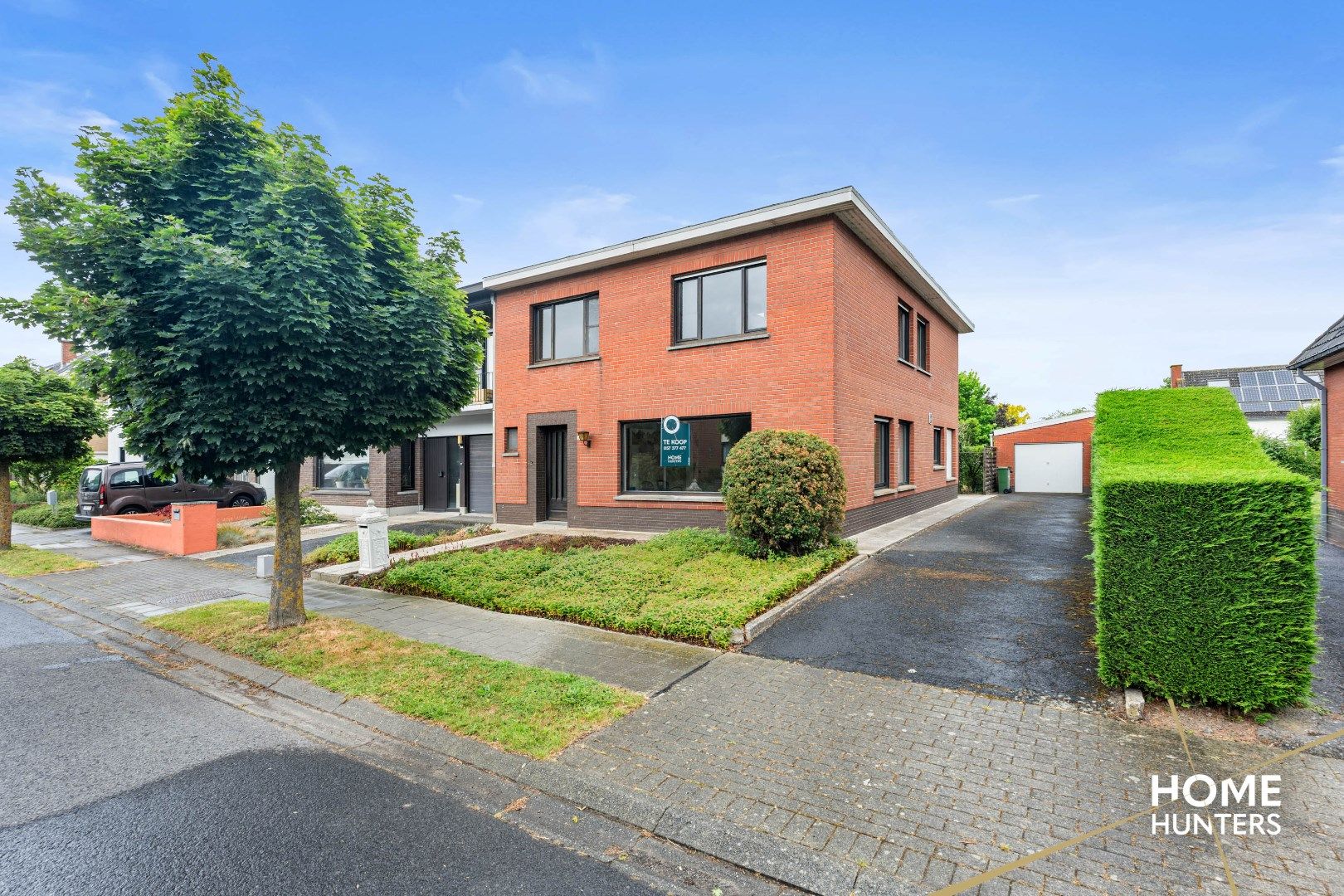 Te renoveren halfopen woning met 4 slaapkamers, 2 garages en veel potentieel te Ieper foto 28