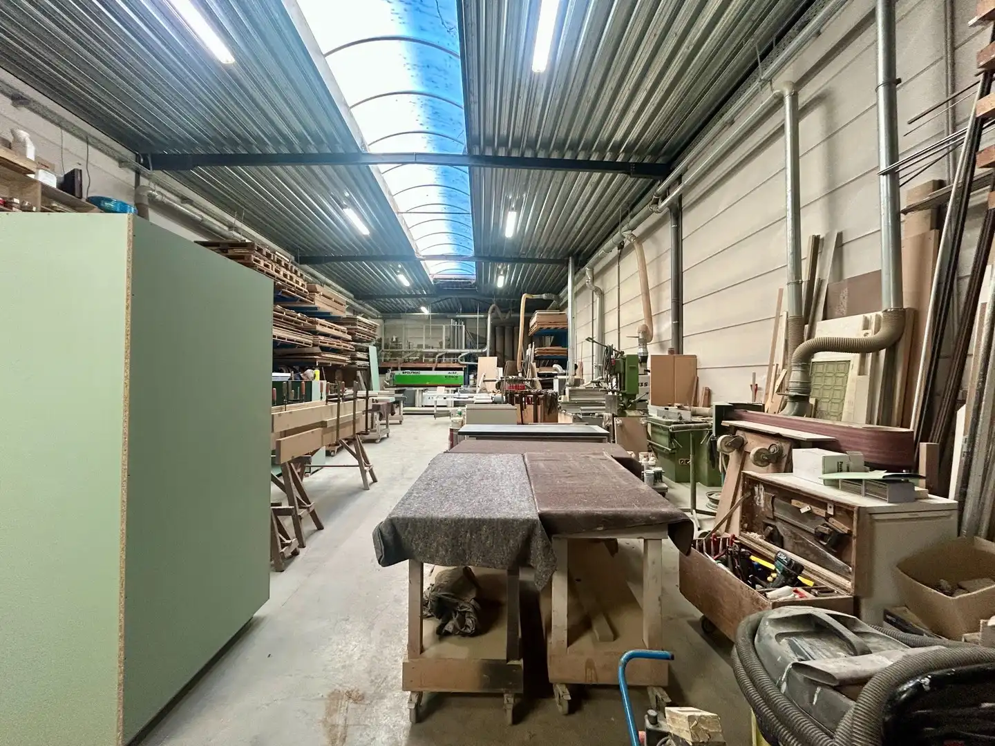 Recente loods met bijhorende parkeerplaats op ideale locatie te Meulebeke! foto 4