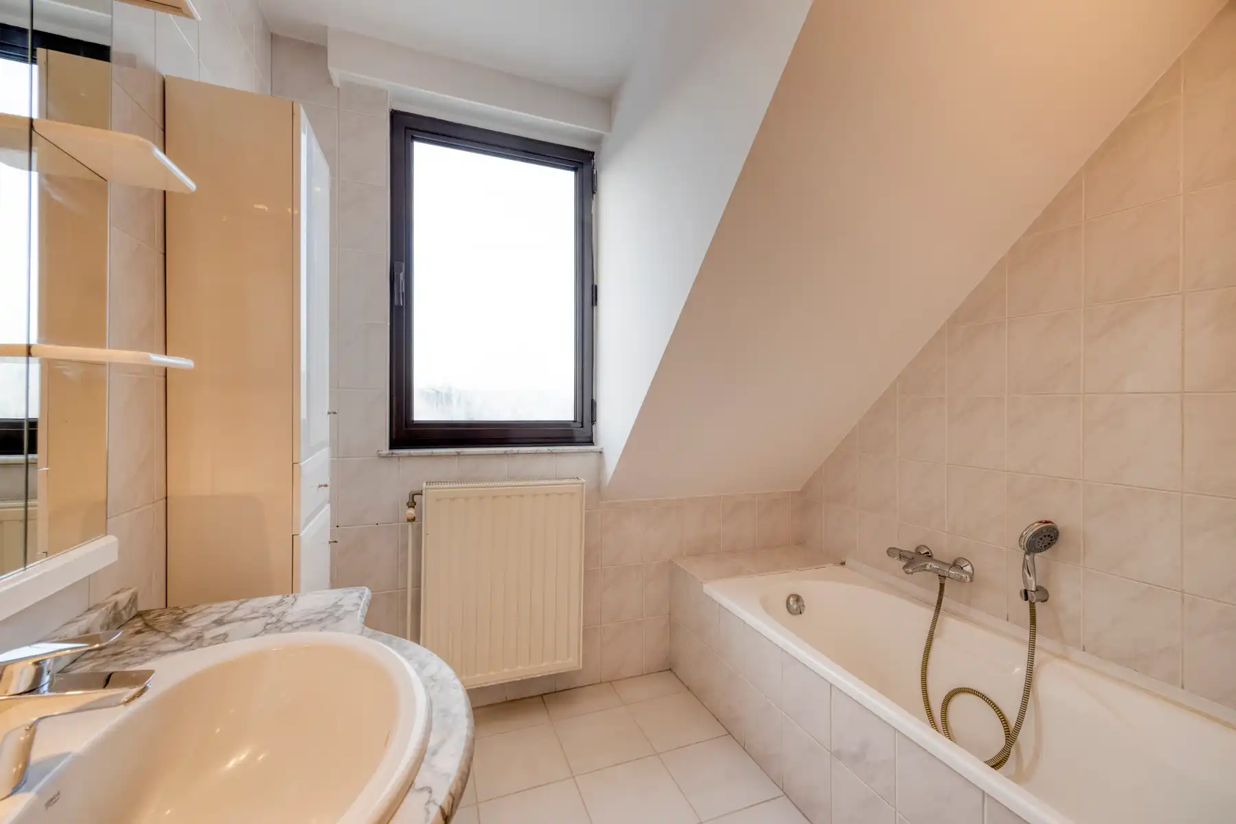 Ruim appartement met drie slaapkamers in centrum Wommelgem. foto 11