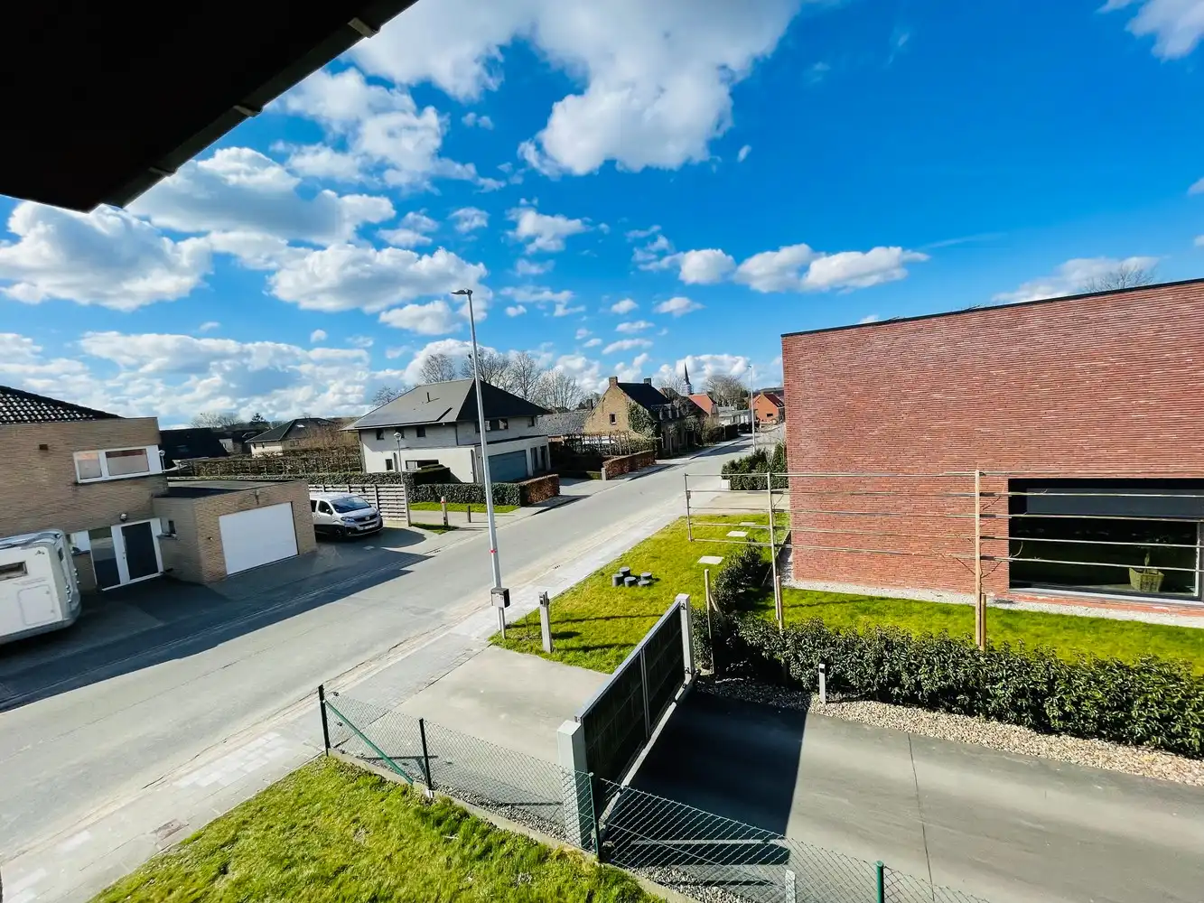 Waardamme , rustige residentiële ligging , RECENT  gebouwde LICHTRIJKE ENERGIEZUINIGE woning met 3 slaapkamers, oprit, tuin en garage. foto 10