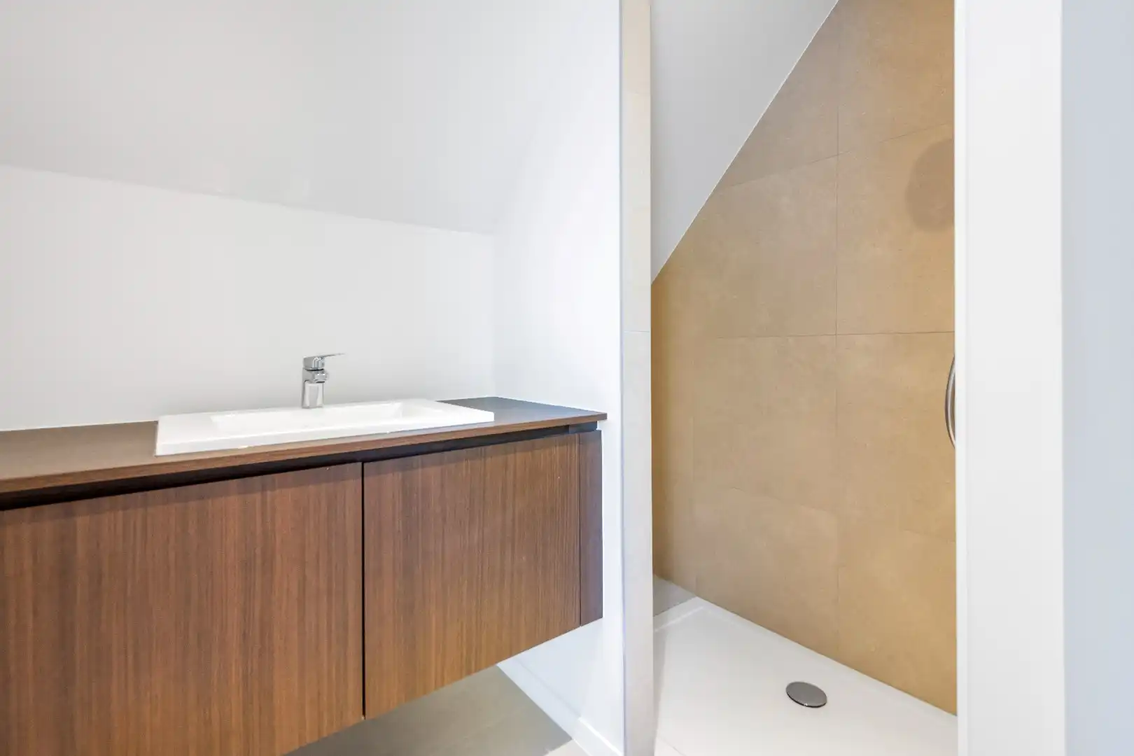 Prachtige nieuwbouw villa met zwembad in een rustige omgeving foto 26