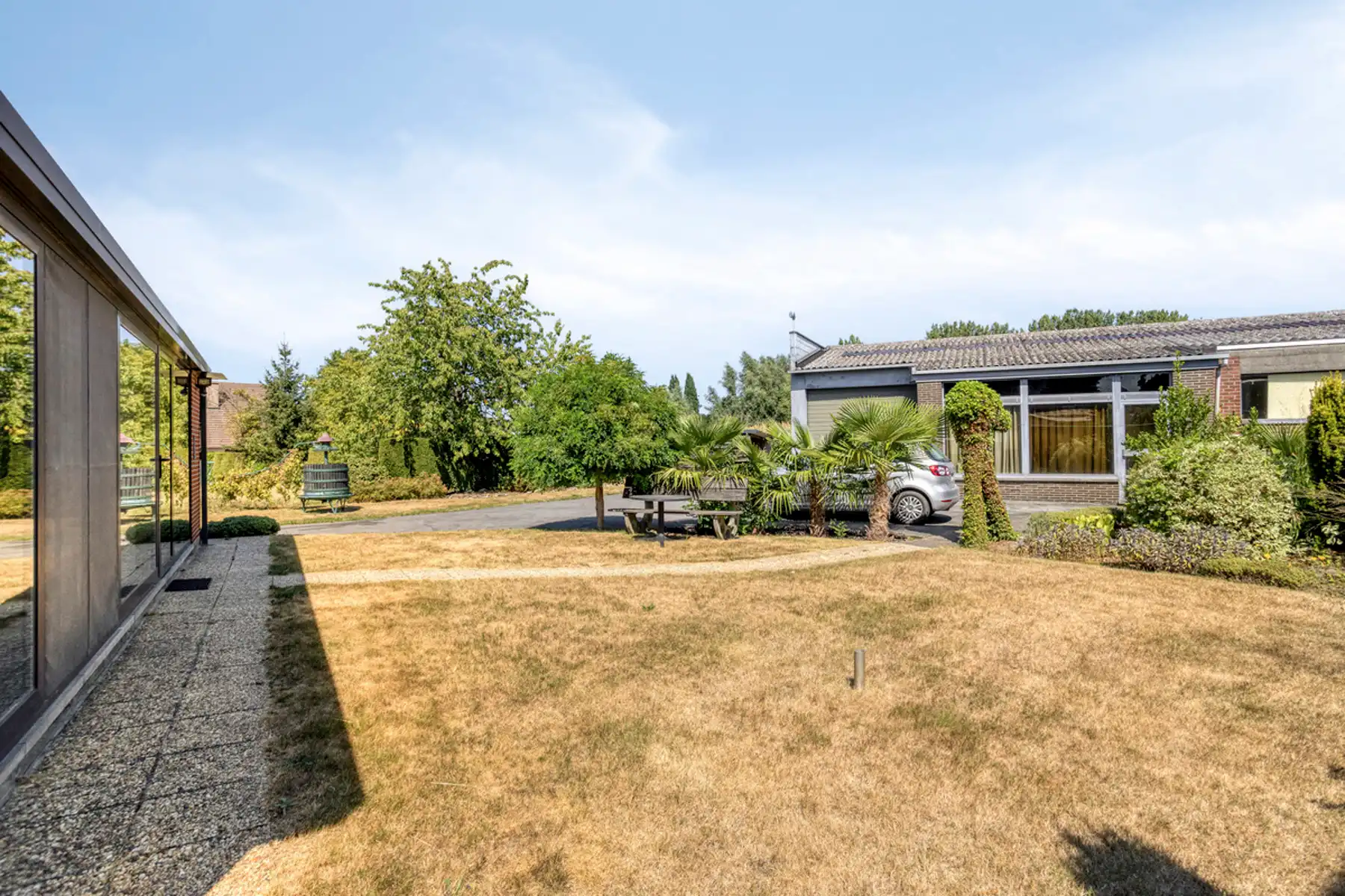 Bungalow (+/- 163 m²) + loods/werkplaats (>400 m²) + oprit foto 38