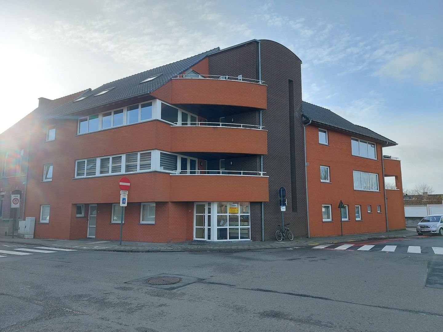 GEZELLIG APPARTEMENT MET 1 SLPK EN TERRAS NABIJ HET CENTRUM VAN GULLEGEM. foto 1