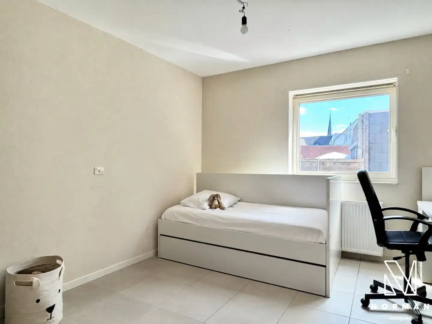 Gelijkvloers, instapklaar 2-slaapkamer appartement te koop met terras in centrum Bavikhove! foto 3