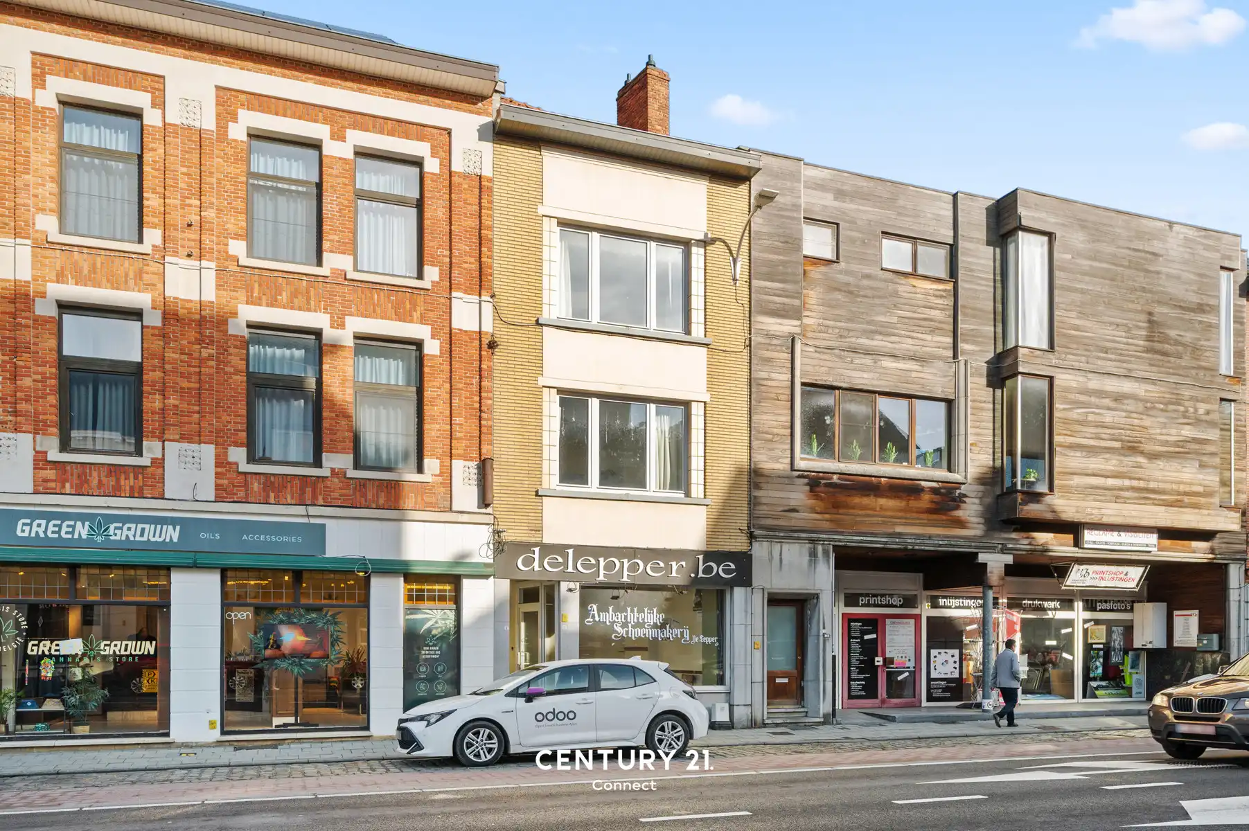 Handelsgelijkvloers met kelderopslagruimte foto {{pictureIndex}}