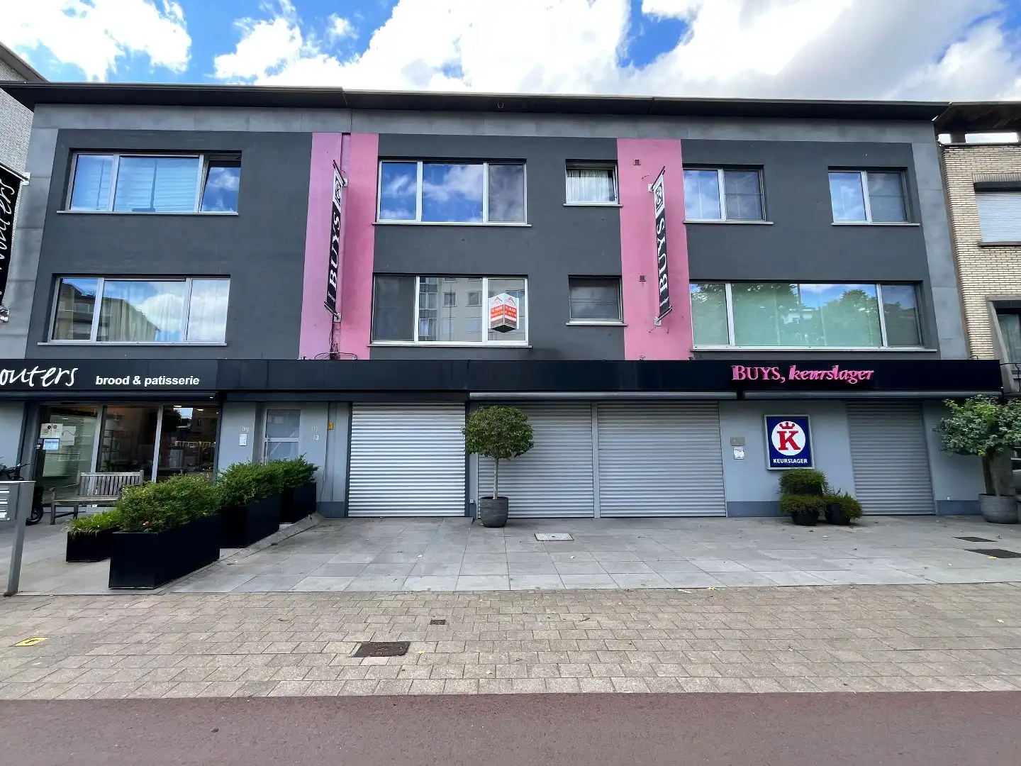 Hedendaags 2 slpk appartement met balkon foto {{pictureIndex}}