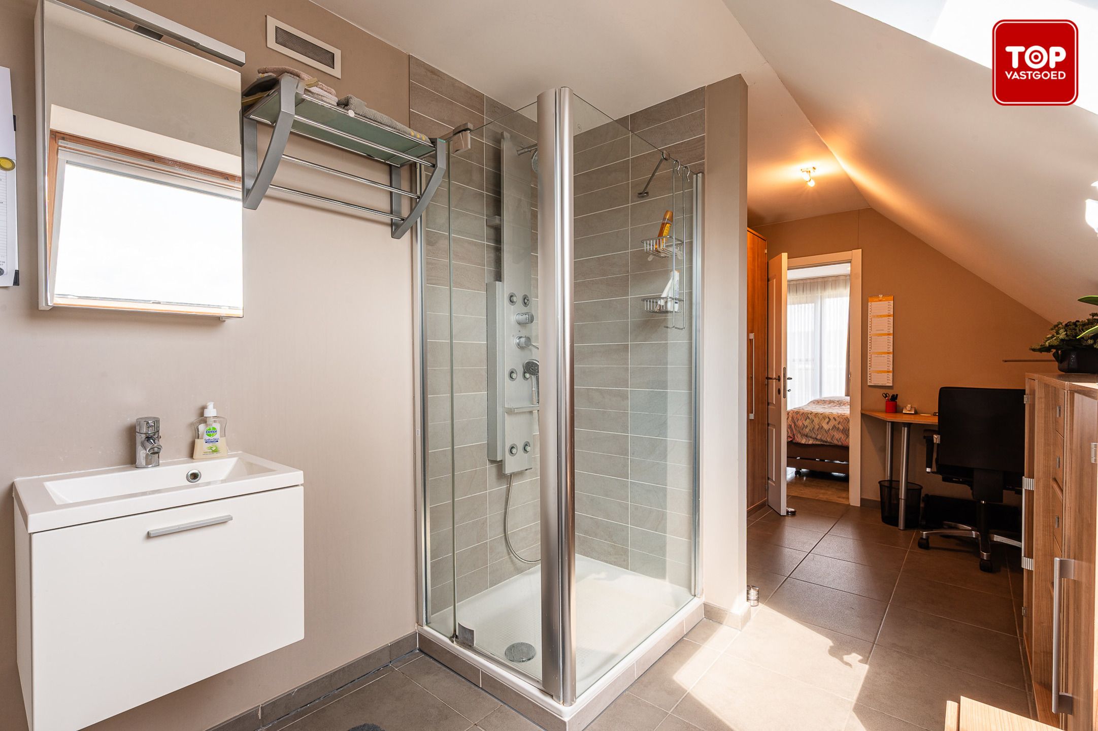 Instapklaar duplex appartement met  2 terrassen. foto 17