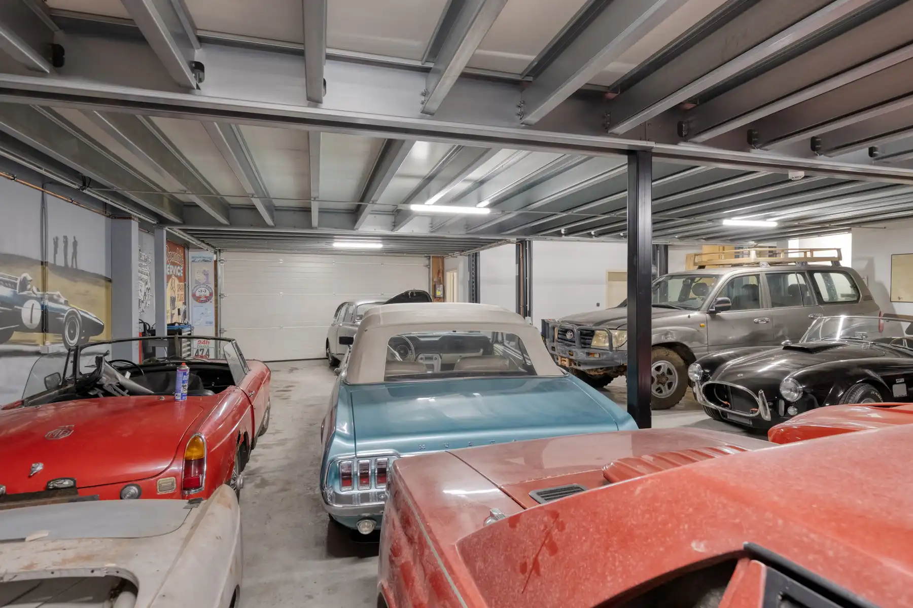 Recent vernieuwde loods met bovenliggend luxe appartement ! foto 3