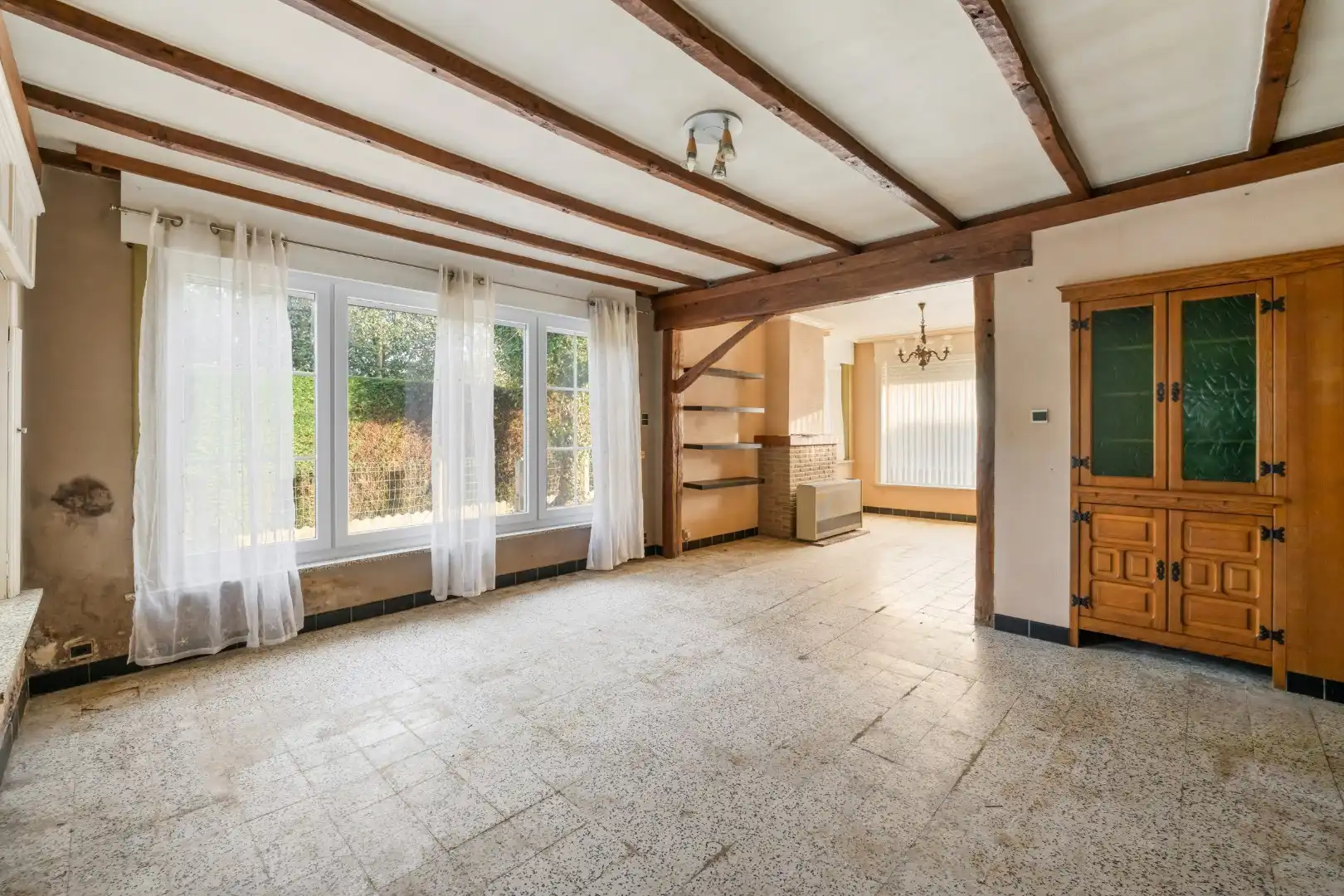 Charmante halfopen bebouwing met tuin, garage en oprit in Dadizele-centrum foto 3