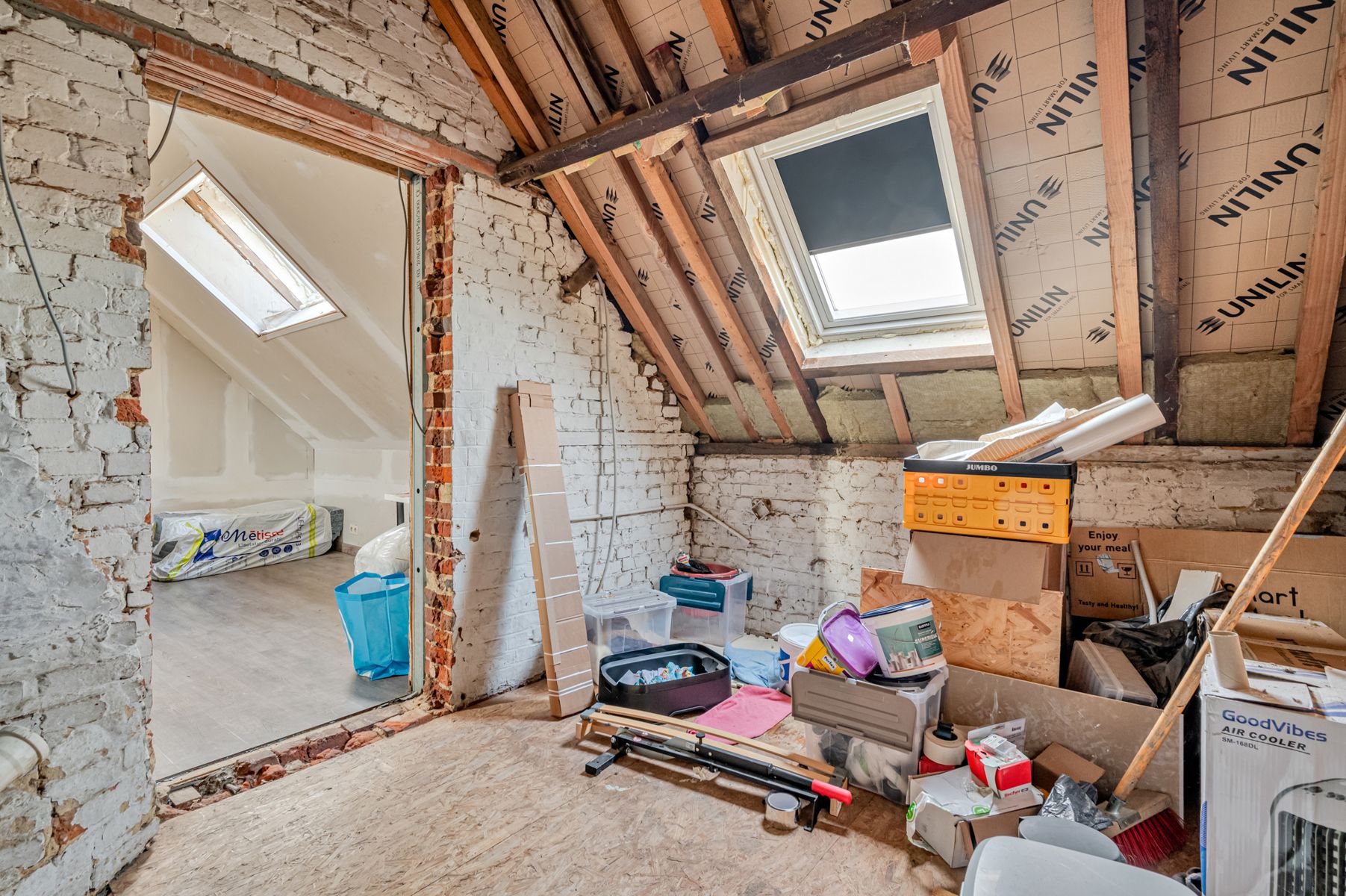 Af te werken gezinswoning met garage en tuin. foto 14