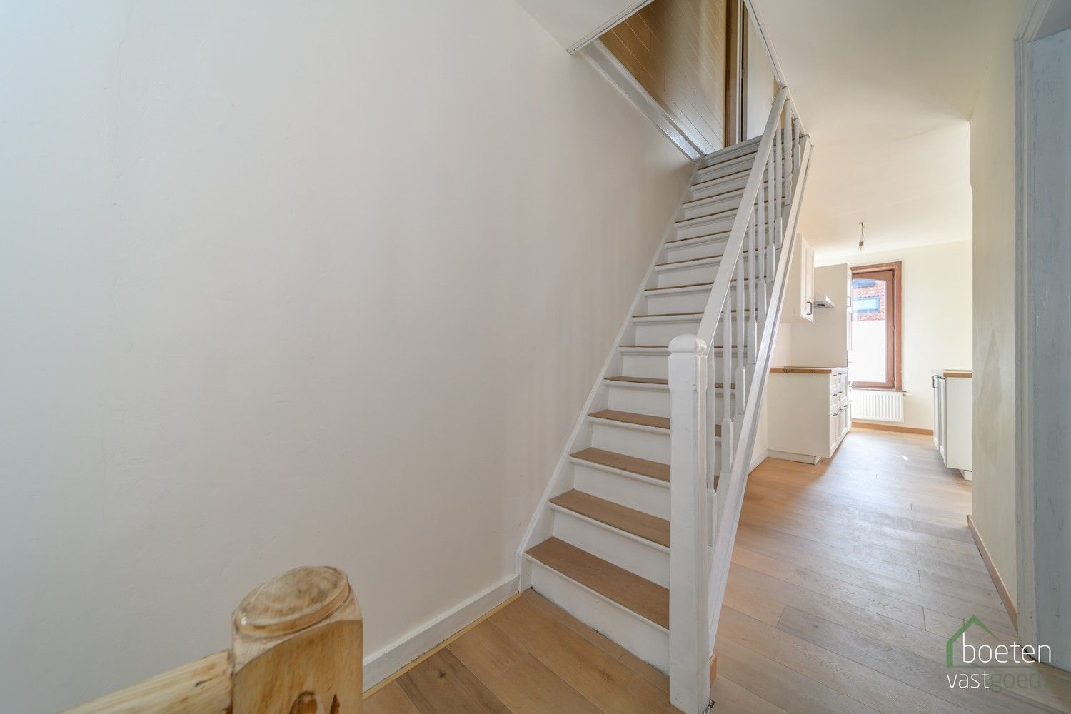 VEURNE: Verkoop van de gekende zaak bakkerij Petit Paris, bestaande uit een gerenoveerde handelsruimte met eveneens (grotendeels) gerenoveerd woongedeelte. foto 19