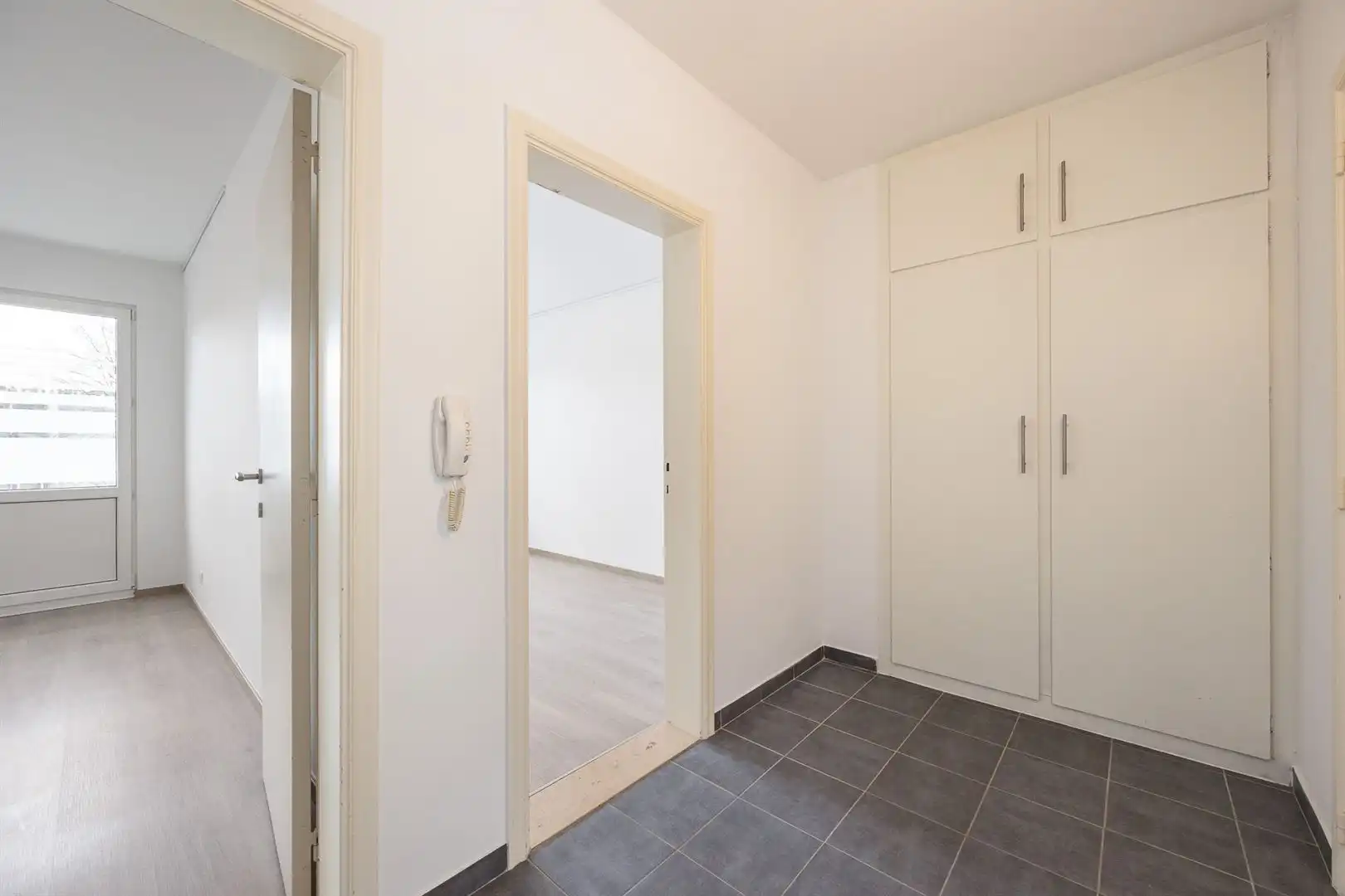 Opgefrist 2-slaapkamer appartement foto 8