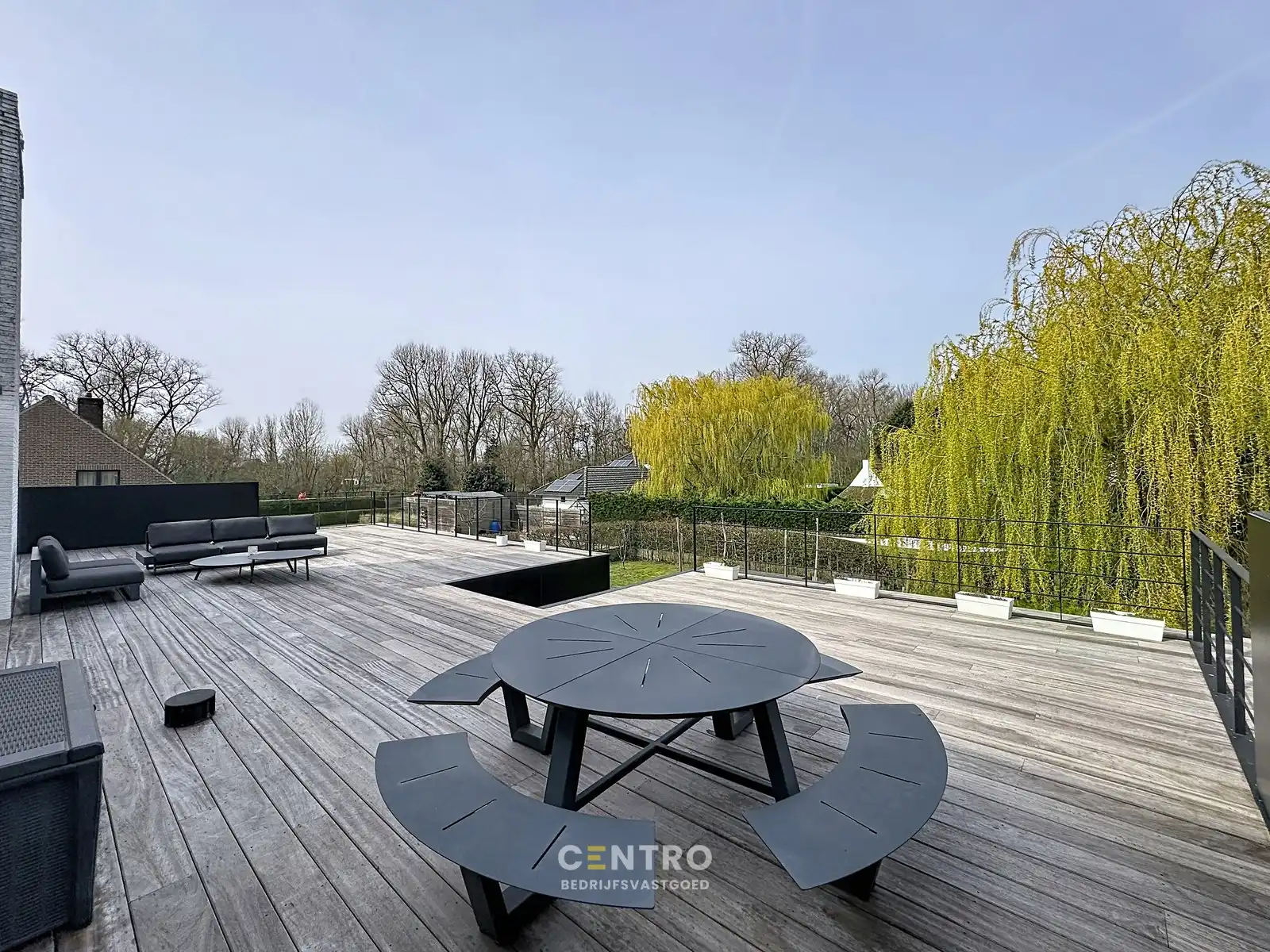 Modern en instapklaar WOON-WERKPAND met professionele ruimten, lichtrijk & ruim APPARTEMENT met zonneterras en aangelegde tuin. foto 23