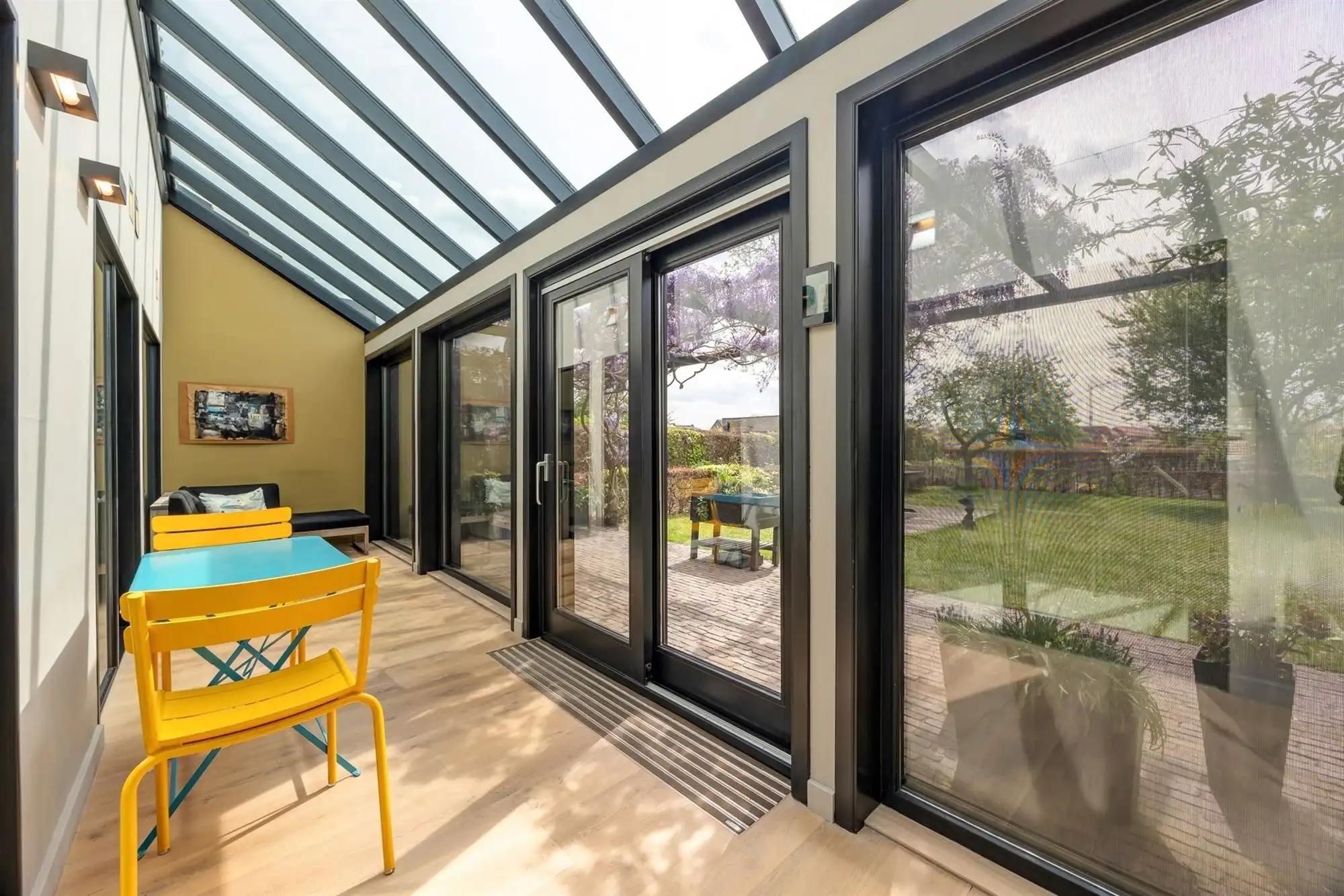 Instapklare en vrijstaande gezinswoning met 3 slpk. en een ruime tuin foto 6