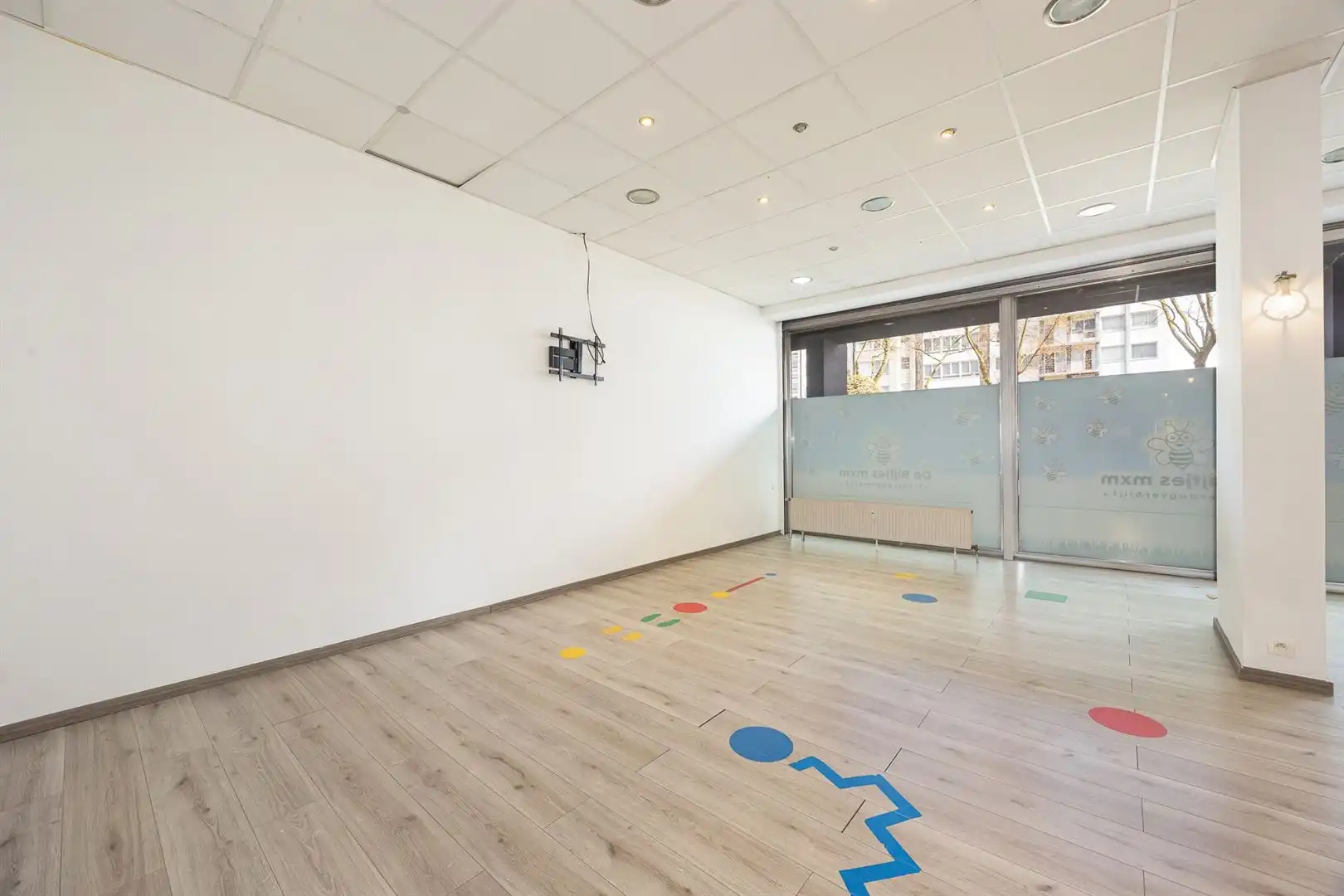 Veelzijdige commerciële ruimte met privé parkeerplaatsen  foto 4