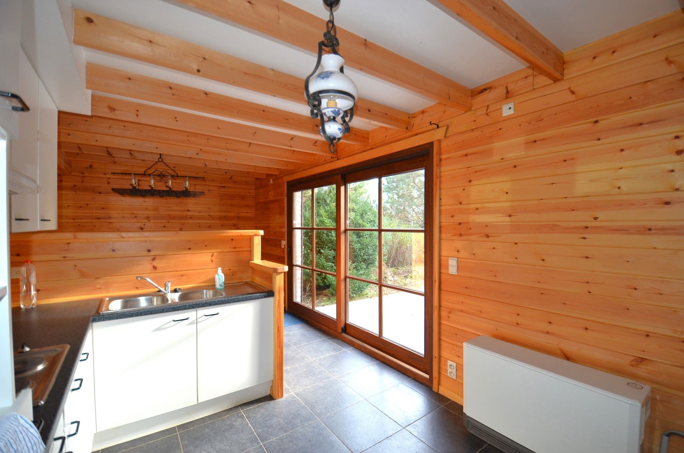 Ruime woning met veel grond foto 10