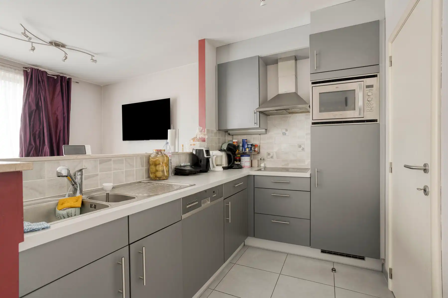 Instapklaar appartement met terras in het centrum van Zellik! foto 9