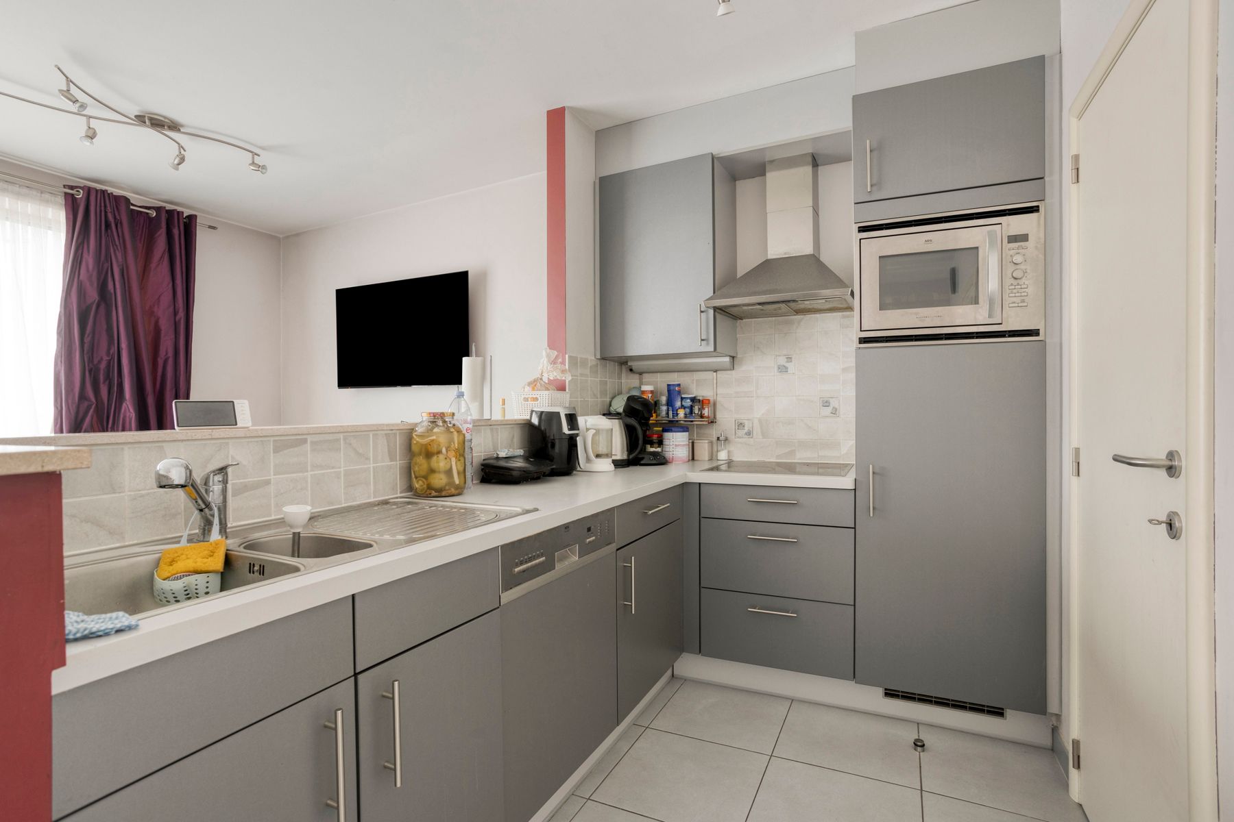 Instapklaar appartement met terras in het centrum van Zellik! foto 9