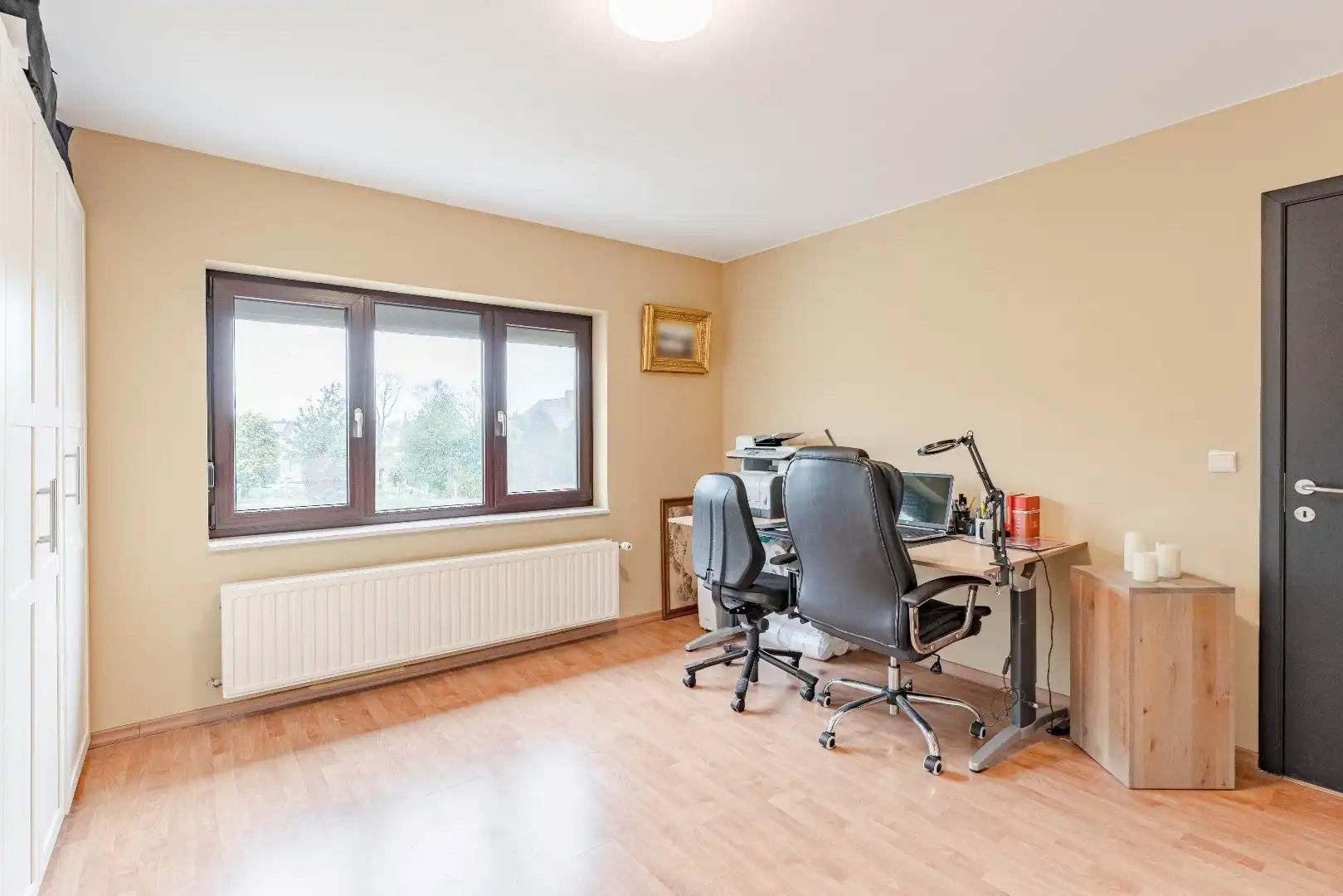 Gerenoveerde, goed onderhouden woning nabij het centrum van Bree mét een grote garage/werkplaats bereikbaar langs de Filterstraat aan de achterzijde van de woni foto 14