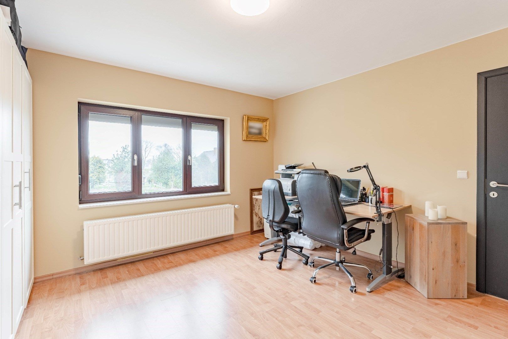 Gerenoveerde, goed onderhouden woning nabij het centrum van Bree mét een grote garage/werkplaats bereikbaar langs de Filterstraat aan de achterzijde van de woni foto 14