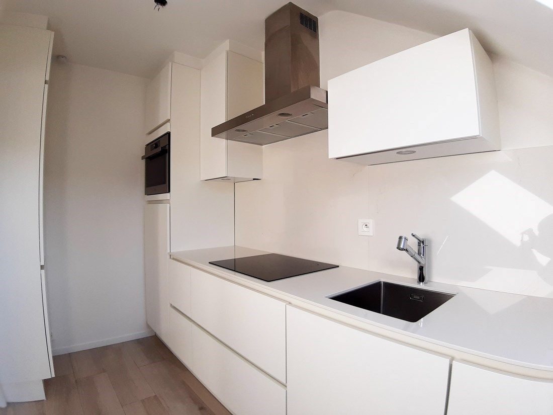 Gerenoveerd dakappartement MET GARAGE te Beverst foto 7