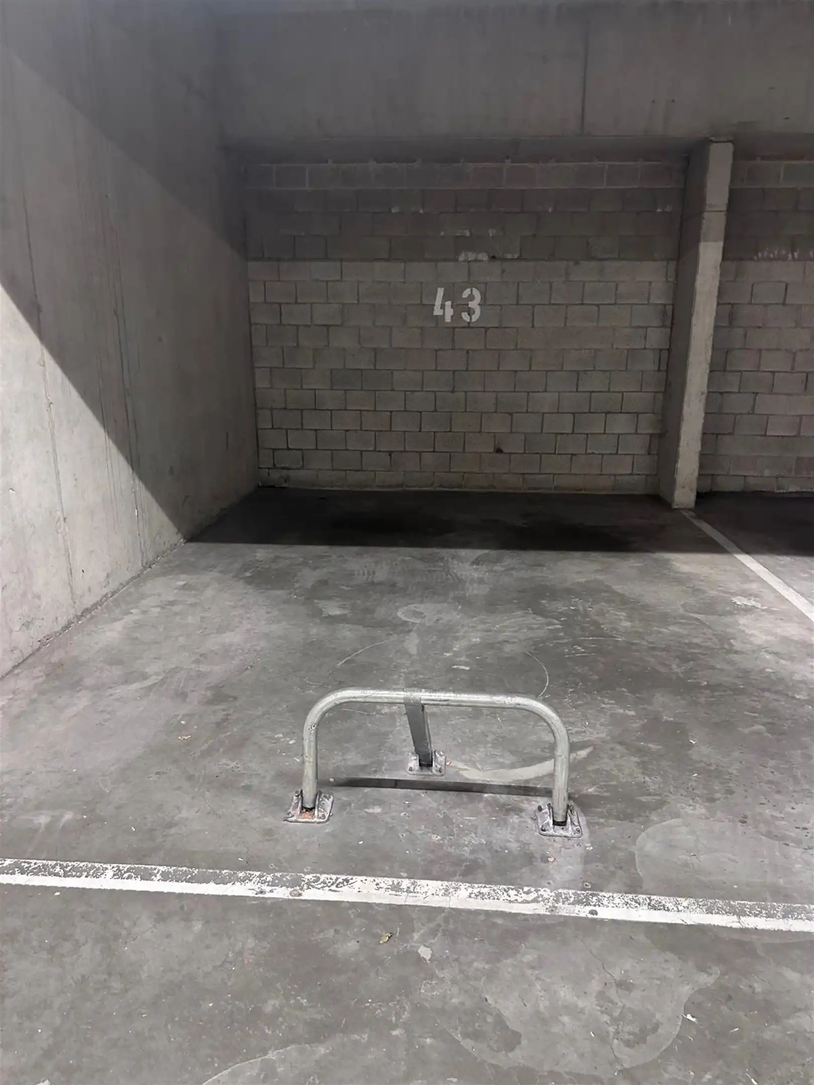 Ondergrondse autostaanplaats op goed bereikbare locatie foto 3