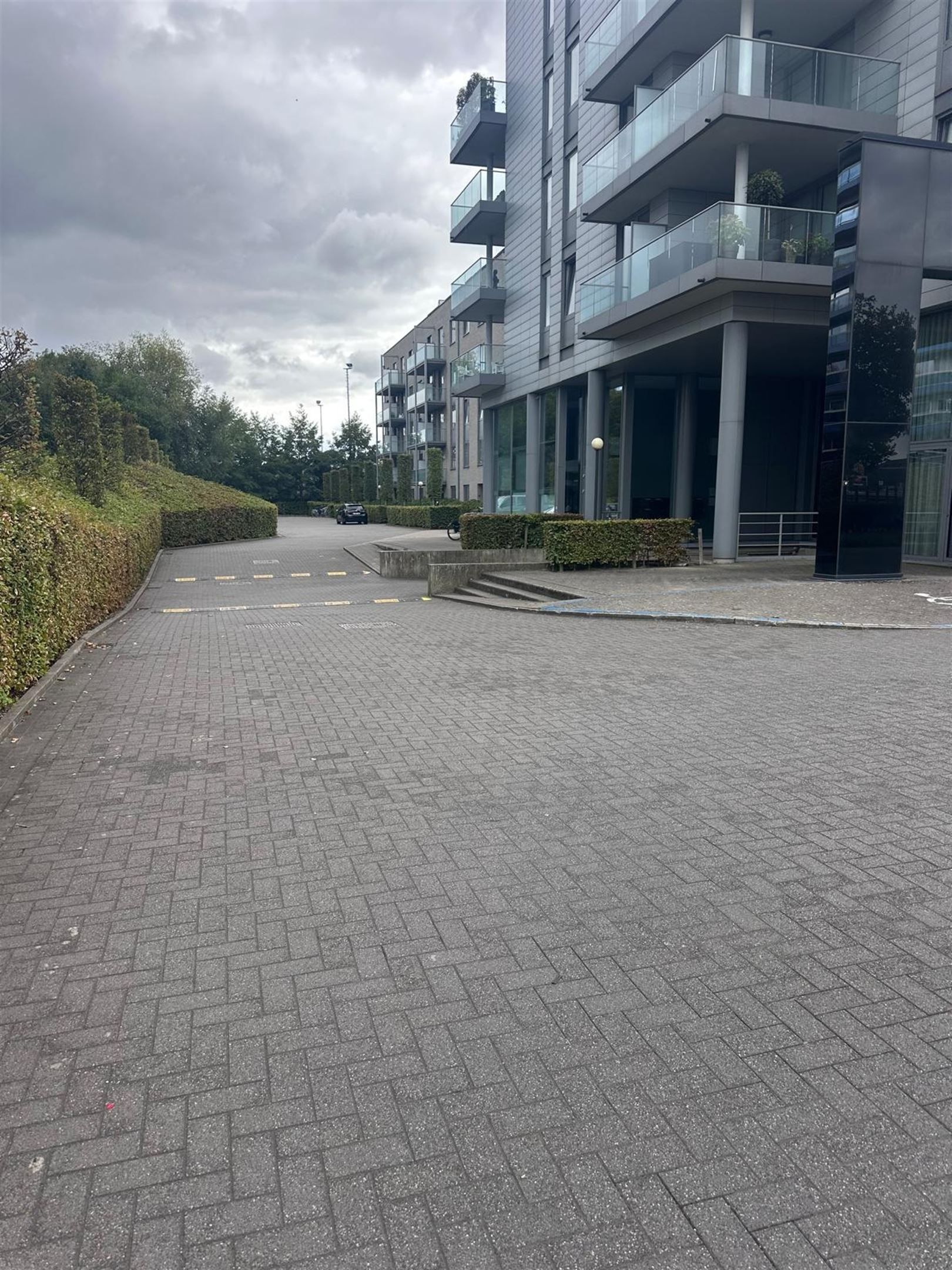 Ondergrondse autostaanplaats op goed bereikbare locatie foto 3