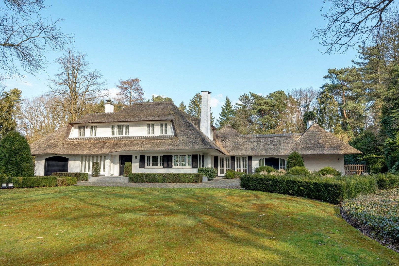 Hoofdfoto van de publicatie: VILLA OP 3.750 m²