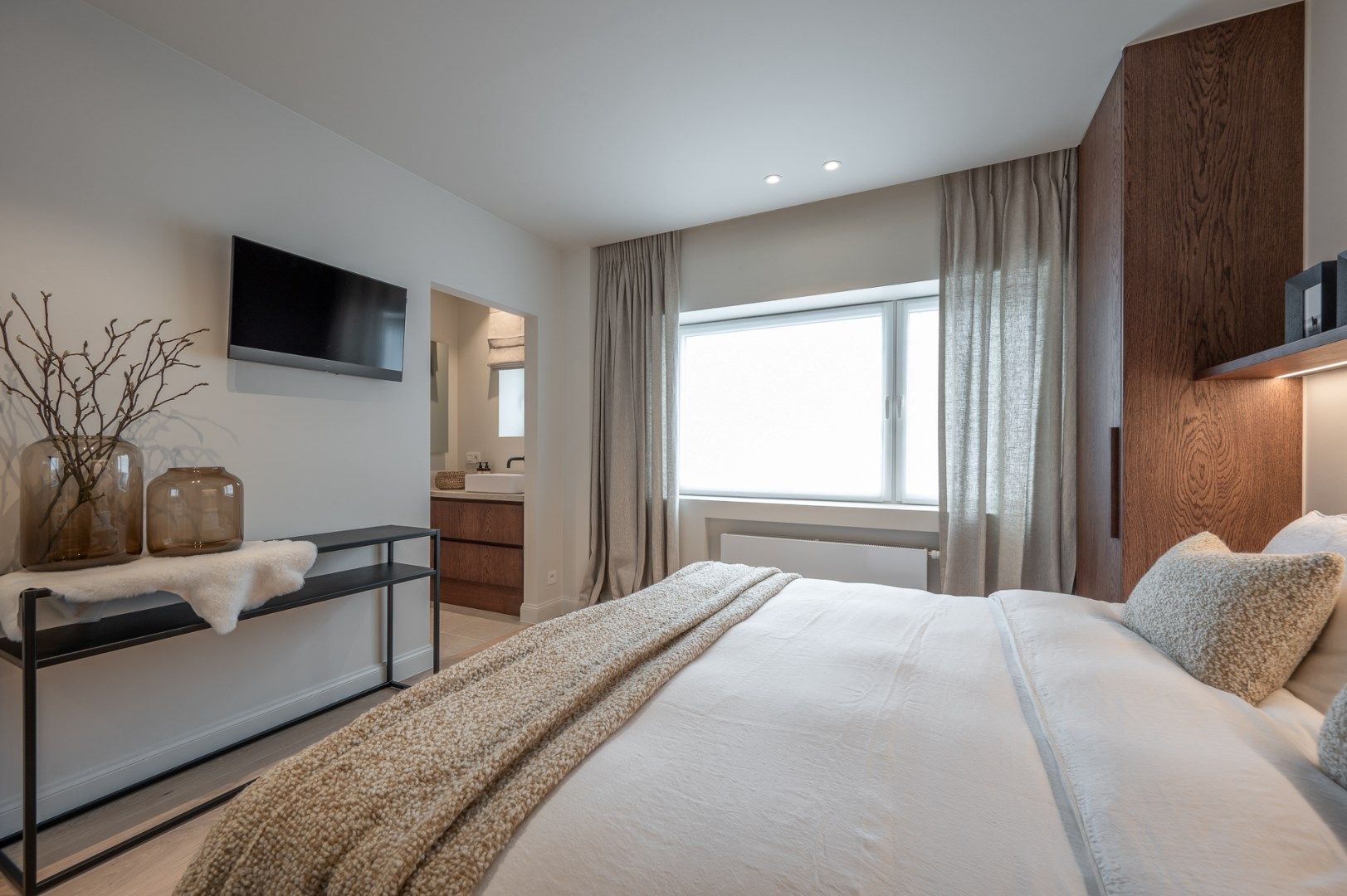 Heel smaakvol gerenoveerd hoek-appartement, rustig gelegen langs de J. Nellenslaan nabij de zee. foto 16