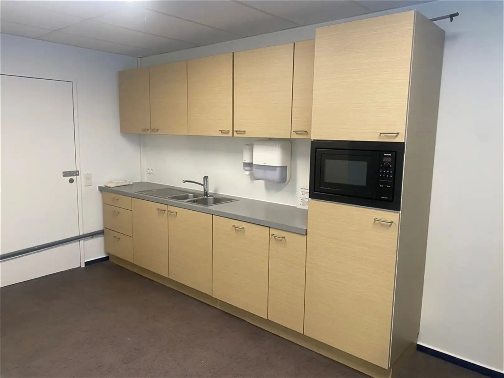 Lichtrijke instapklare kantoren tot 688m²  in UCO toren te Gent foto 6