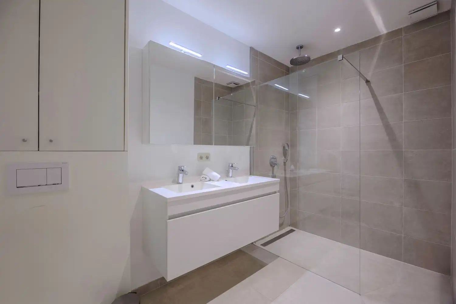 Goed gelegen 2 slaapkamerappartement met zijdelings zeezicht foto 23