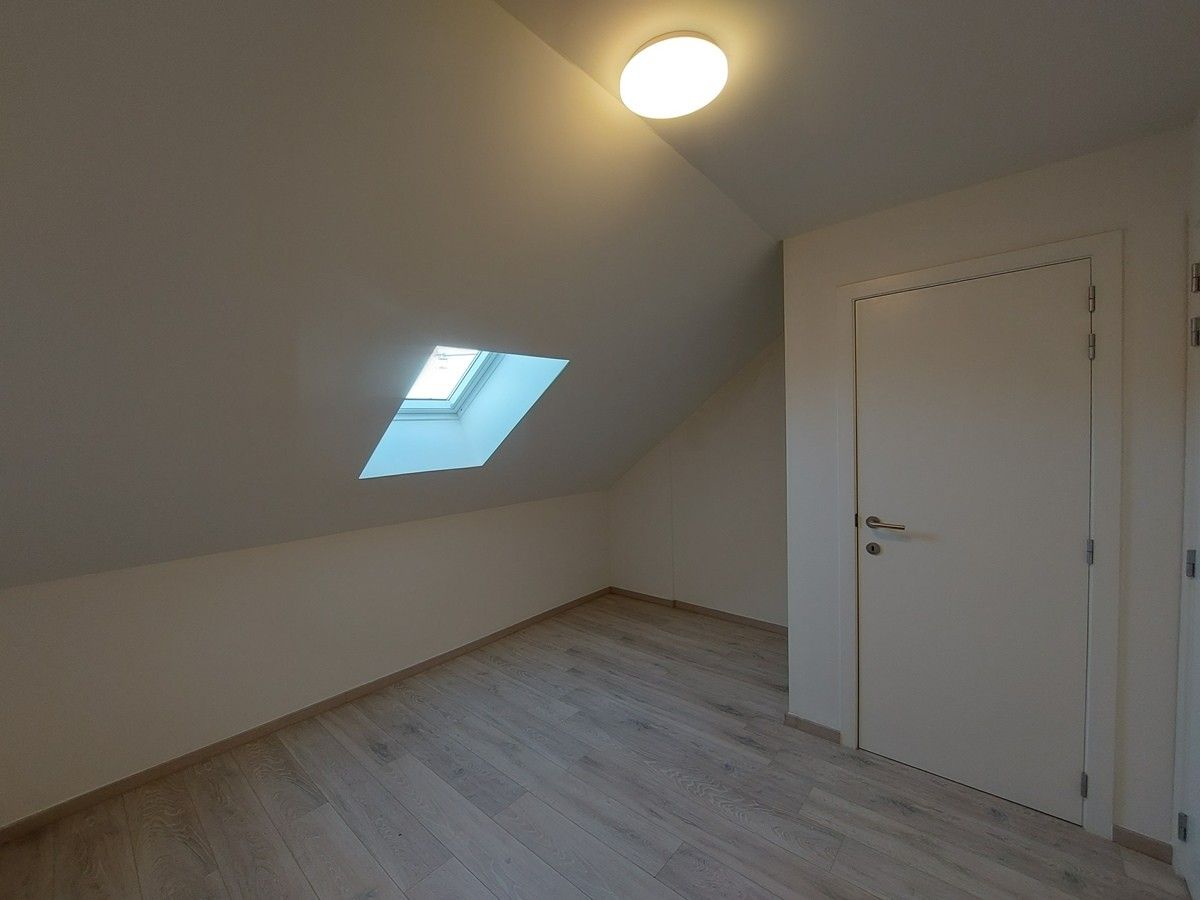 Super gezellig duplex appartement van 85 m² met twee slaapkamers in hartje Kortrijk. A-label foto 10