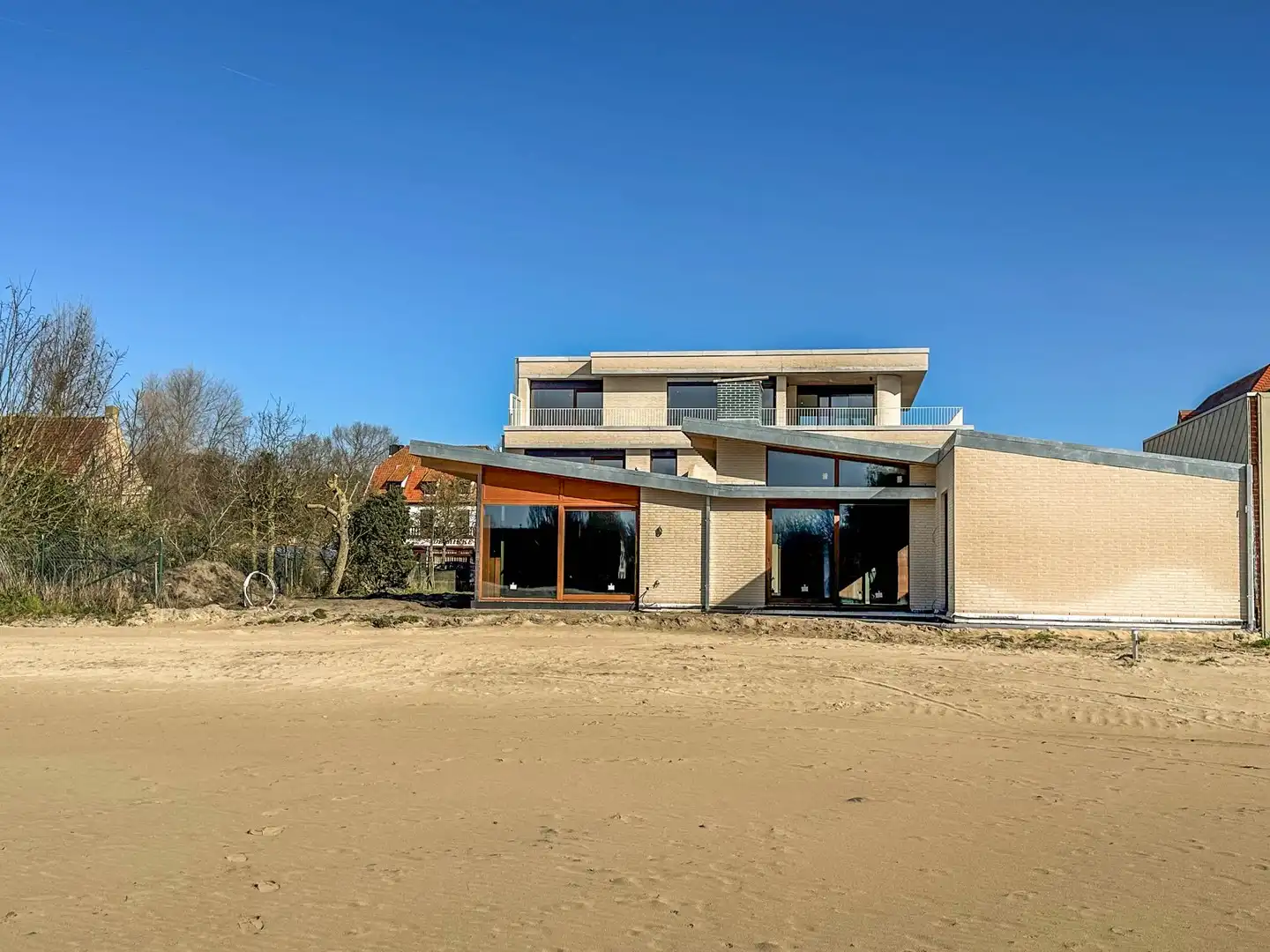 Uniek tuinpaviljoen grenzend aan de beschermde duinen. foto 4