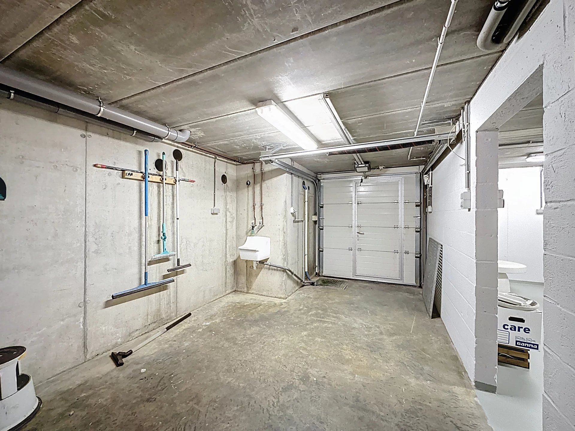 Prachtige landelijke gelegen vrijstaande woning uit 2001, gelegen op een perceel van 16a 43ca. Deze woning biedt comfort, ruimte en privacy met hoogwaardige afwerking en moderne gemakken. foto 37