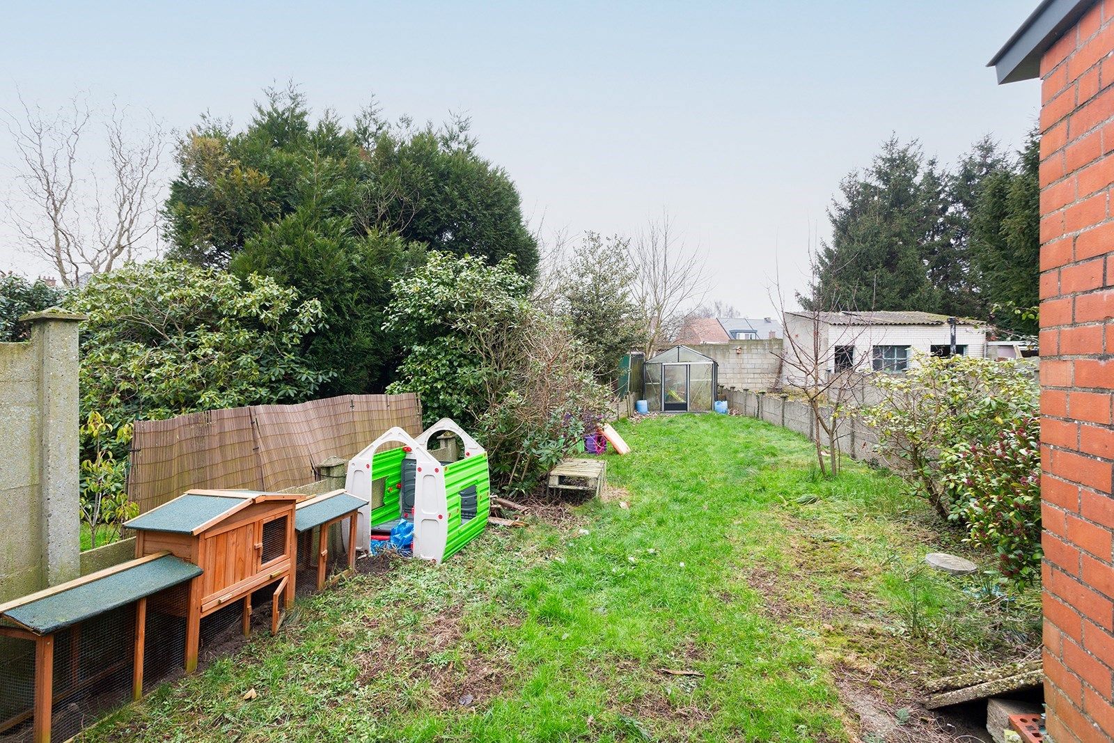 Ruime halfopen bebouwing met vijf slaapkamers foto 14