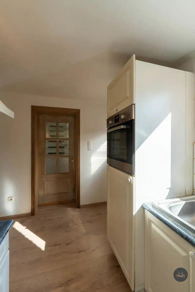 Ruime starterswoning met tuin en dubbele garage foto 24