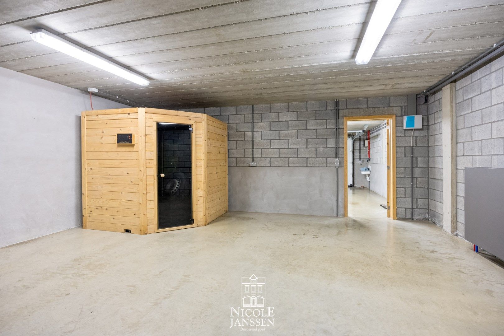 Zeer moderne en luchtige woning in een rustige, groene omgeving foto 24