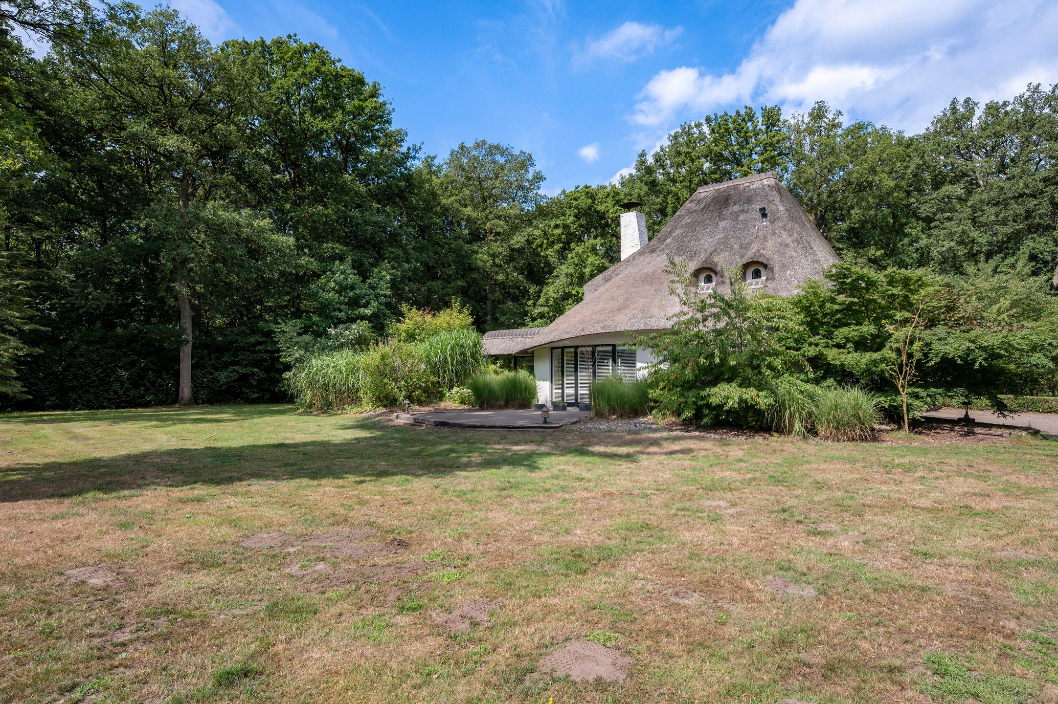 Charmante rietgedekte villa foto 48