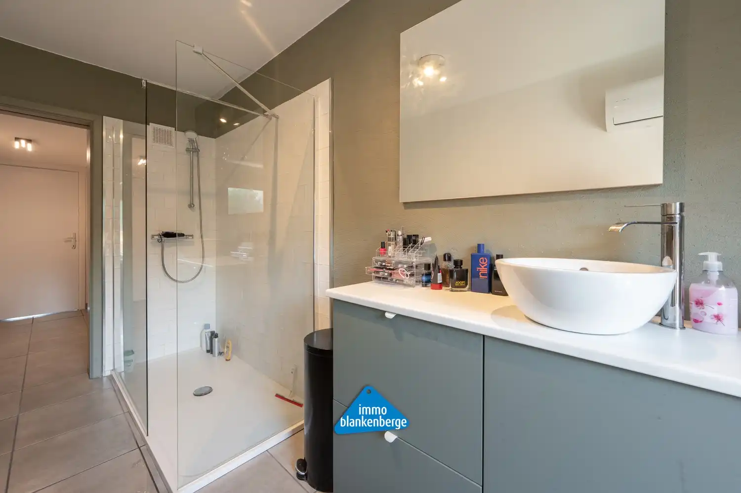 Zeer Ruim en Stijlvol gerenoveerd appartement van 232m² op een toplocatie vlak bij het strand. foto 20