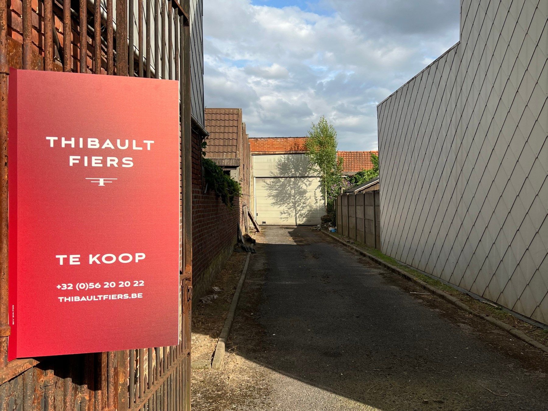 Unieke kans! Loods van 425 m² in centrum Kortrijk. foto {{pictureIndex}}