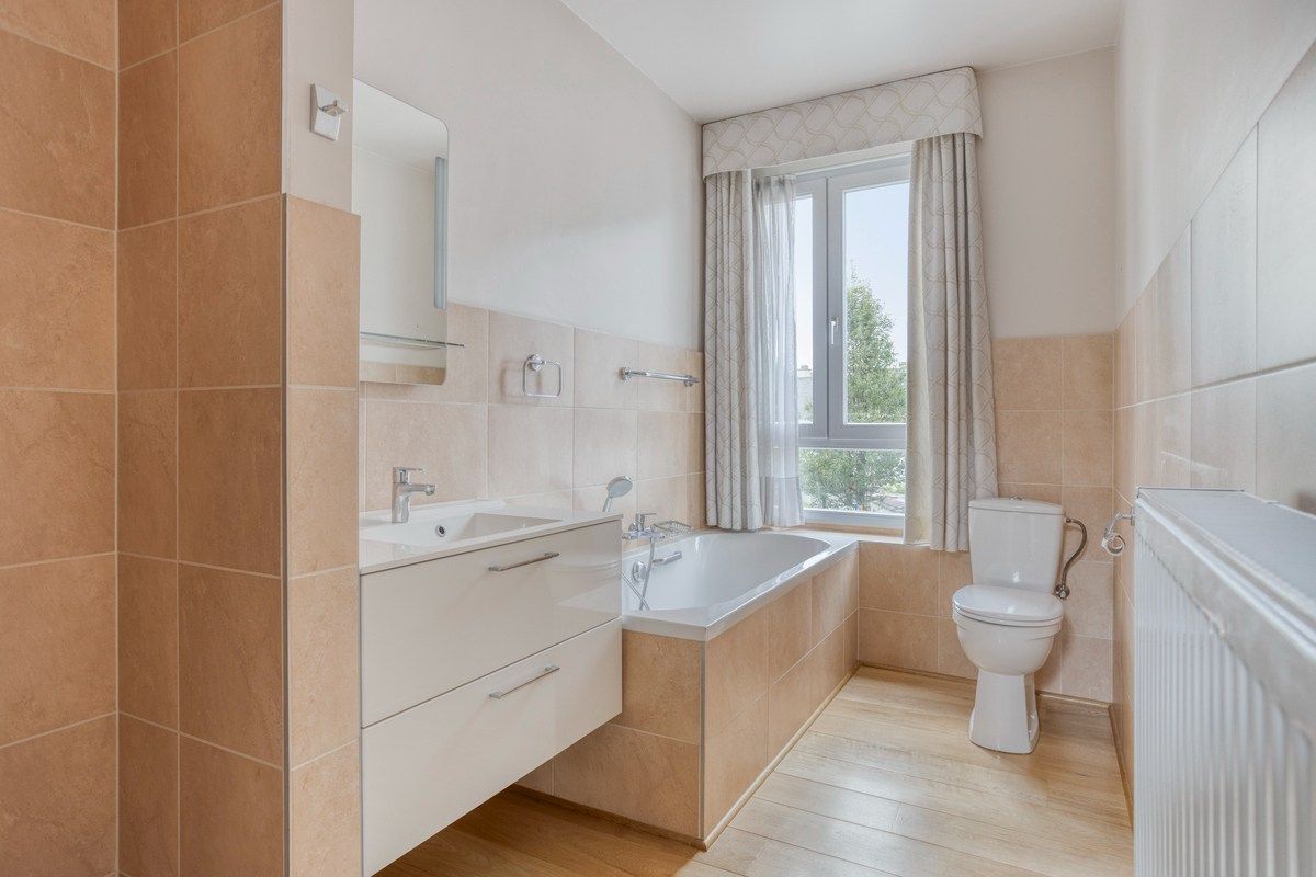 Ruim en gerenoveerd burgerwoning met stadstuin in het hart van Halle foto 13