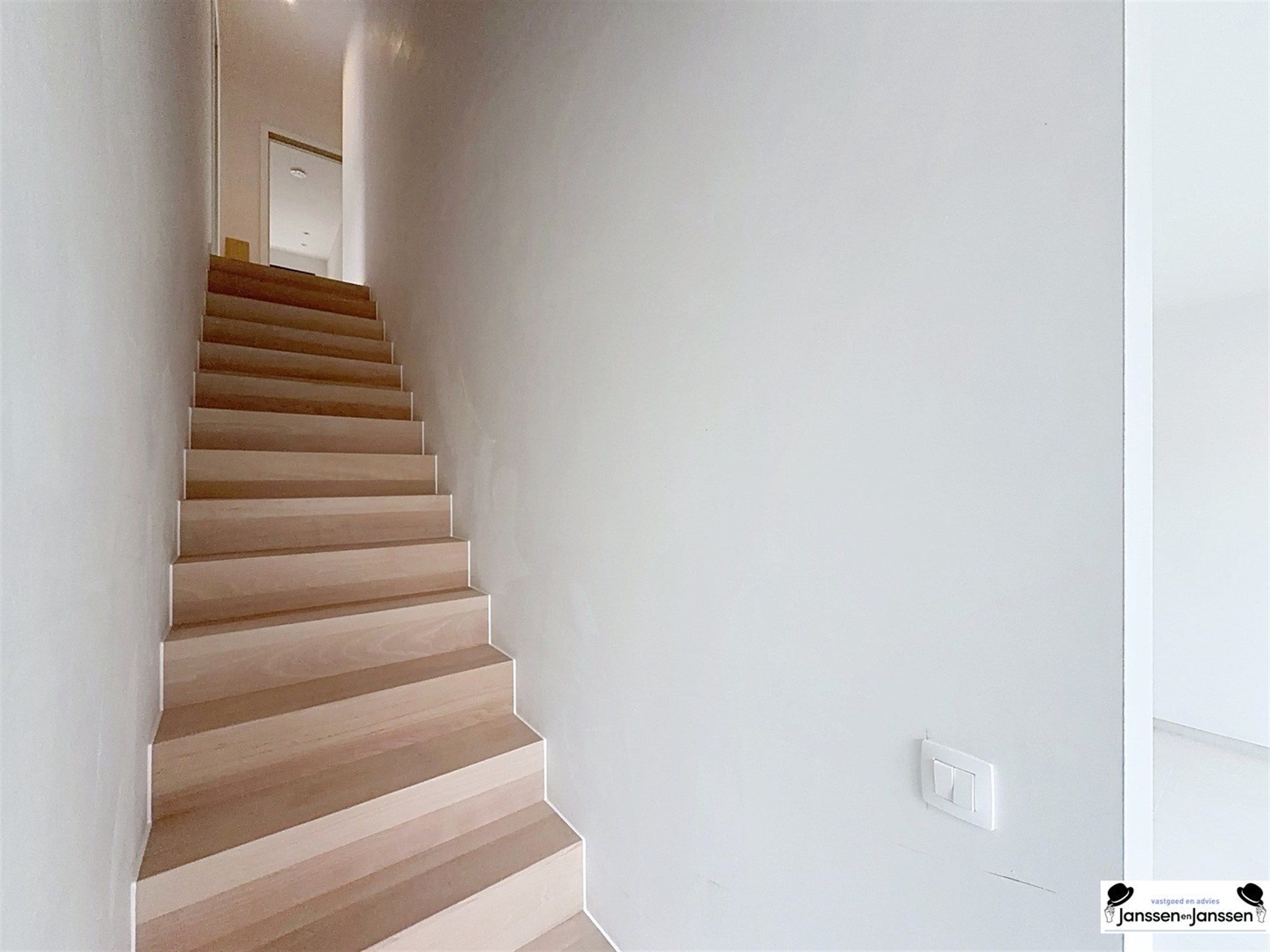 Instapklare, energiezuinige halfopen woning met moderne luxe op toplocatie in Geel foto 15