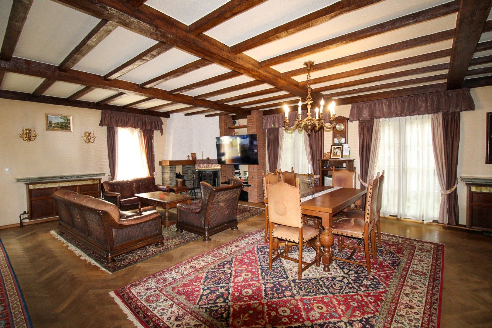 Luxe, ruimte en ontspanning onder één dak – exclusieve villa met zwembad en tennisveld te koop in Beveren! foto 10
