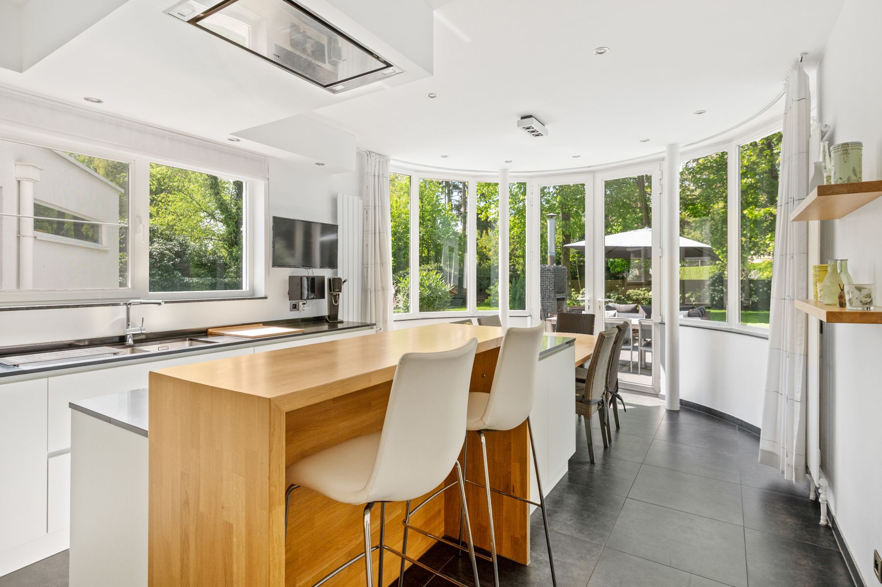 Moderne en energiezuinige villa op ca. 2.035 m². foto 10